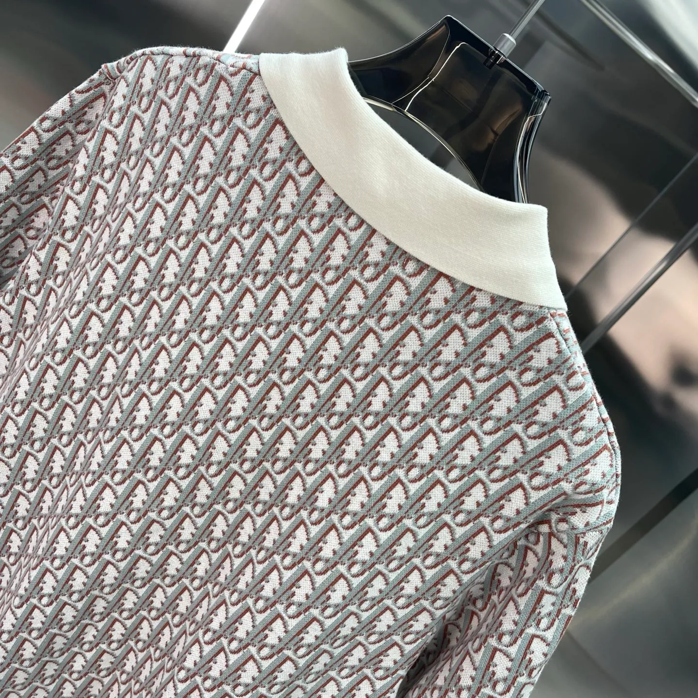 🅿️330 Dior knitted sweater with lapel short sleeves. Original development. Comfortable upper body. Imported equipment. Original high-density embroidered seal. Two-color splicing. Hand-sewn cuffs + hem. OEM for domestic first-line brands. Impeccable workmanship. Size: S M L XL XL
