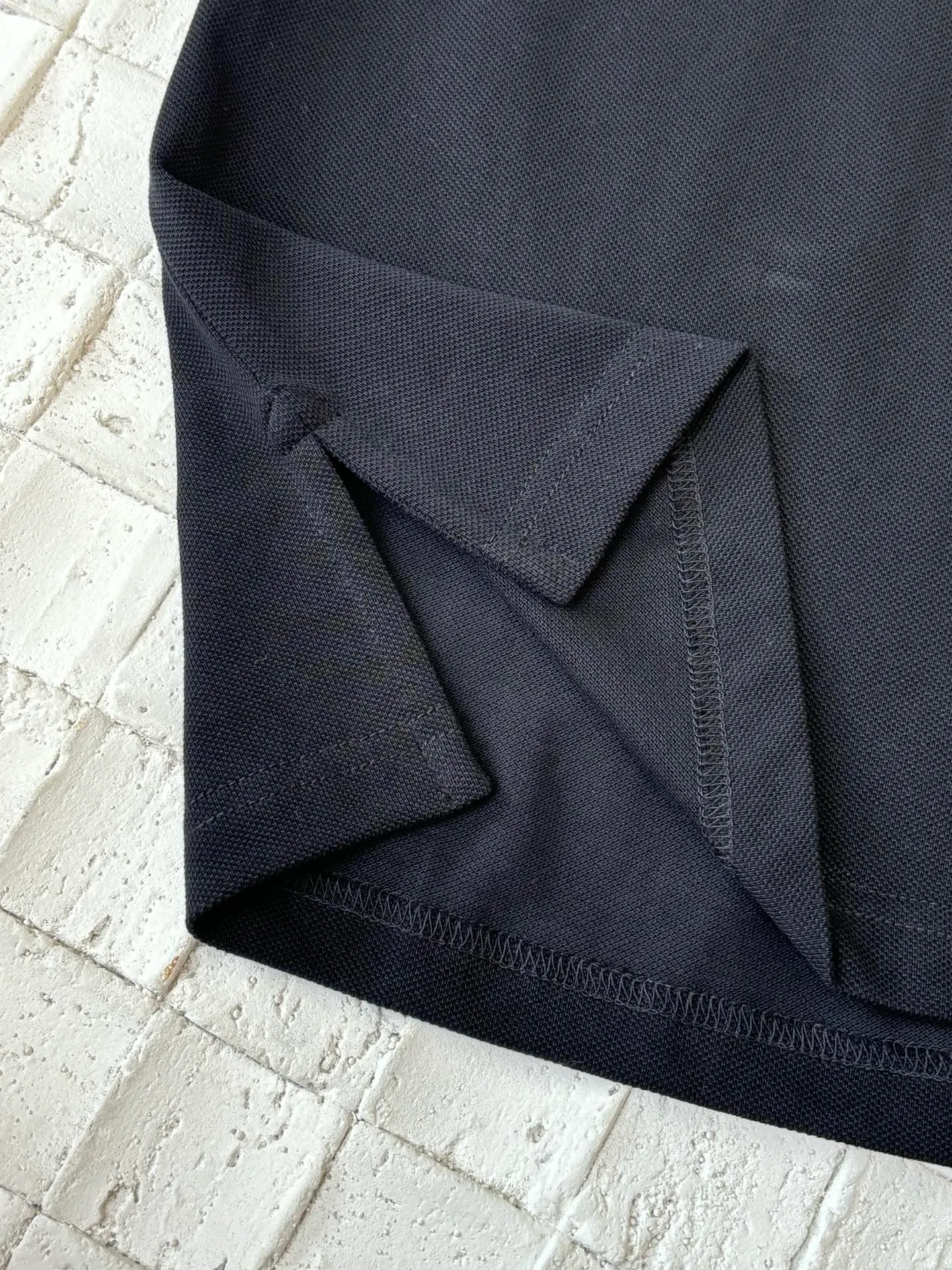 🅿️300 Dio*/Dior 25Ss new Diamond patch lapel short-sleeved polo shirt. Customized pique pure cotton sateen, soft and waxy to the touch, light and smooth. The fabric has been washed and feels better. It is not easy to deform, shrink or fade, and maintains long-term beauty. With its pure color, it interprets the perfect fusion of elegance and simplicity. The Diamond rubber patch logo on the chest is vivid on the clothes. It uses imported special machine infrared positioning. " "Patch" position is more precise and firm. Size: S/M/L/XL