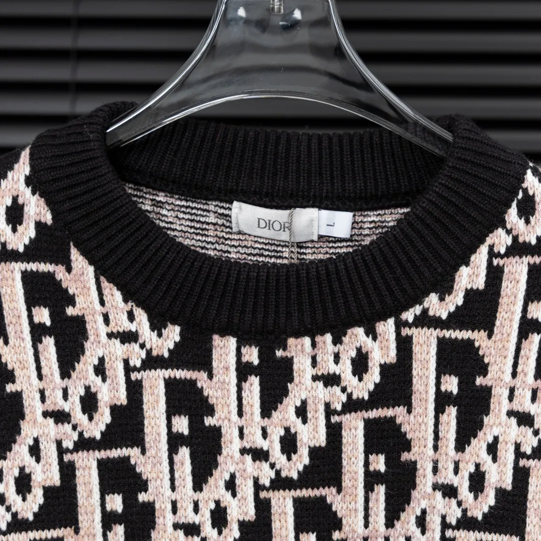 🅿️330 Style: DIOR Dior all-over knitted long-sleeved sweater Size: S-XXL Fabric: Wool blend Accessories: Full set of customized original accessories No gender distinction, same style for men and women