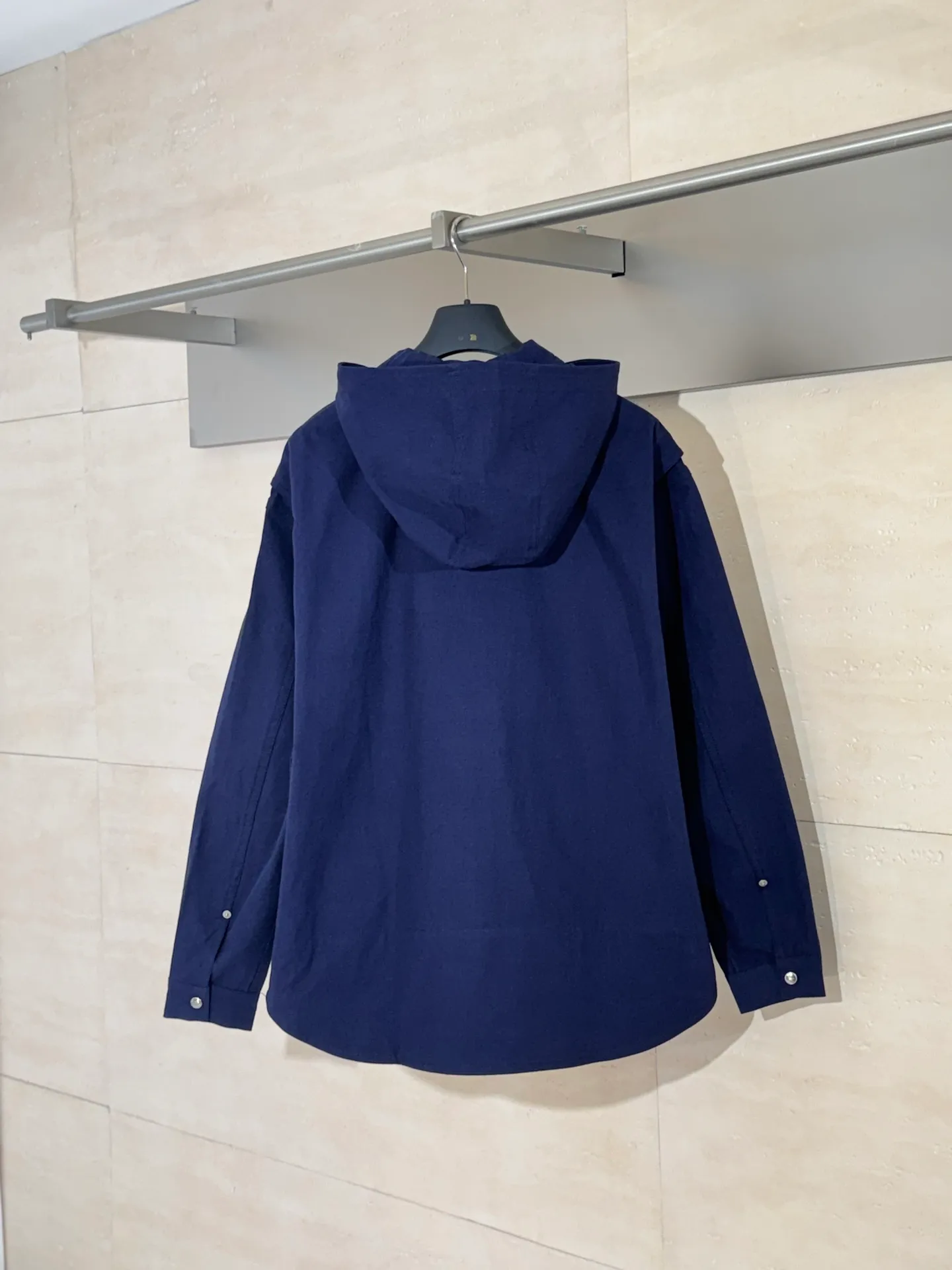 🅿️600 Dio*/Dior 25ss new hooded jacket with letter embroidery on the chest, new product in the 2025 autumn series, from the AND LEWIS HLTON limited series. Crafted from blue cotton and embellished with tonal co-branded embroidery, the logo is reinterpreted in a graphic style. Can be paired with this joint series to create a sophisticated look.  Size：S/M/L/XL
