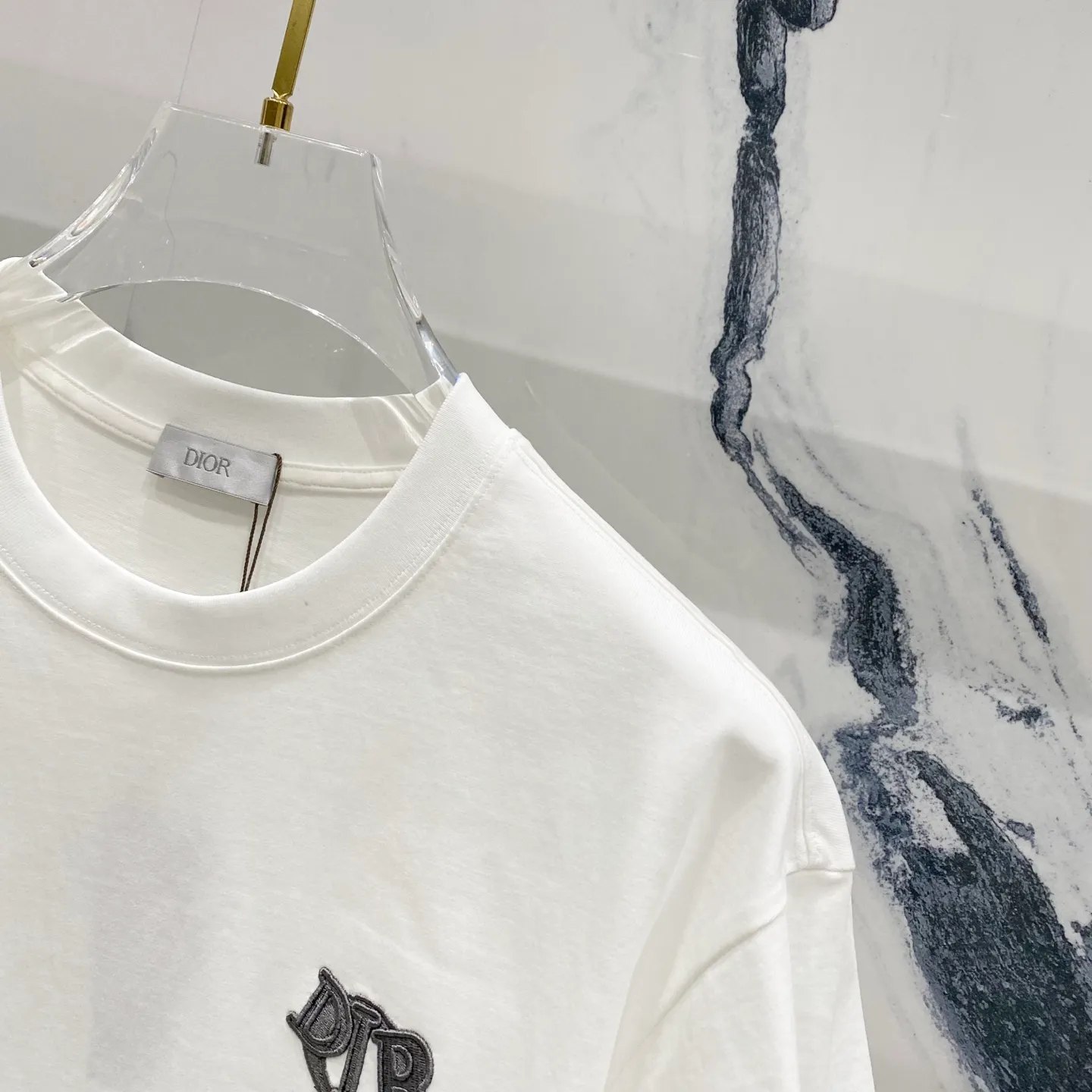 🅿️200 DIOR 320g round neck short-sleeved T-shirt, classic three-dimensional embossed logo brand letter embroidery🪡LOGO official synchronization 1:1 original mold opening, fashionable personality, versatile trend, pure original quality, original washed fabric, tag, collar label, washed wheat, complete three standards, color: black, white. Size: S-XL