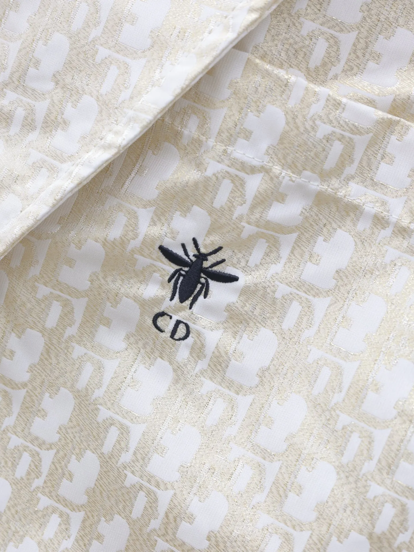 🅿️596 Dior's new jacquard hooded jacket. Imported jacquard jacket, crisp and stylish, decorated with jacquard lettering pattern all over, highlighting the brand's tonal waist and side symmetrical flap pocket design, embroidered CD bee logo embellishment, adding layering to the look. Hooded jacket tailoring can be matched with the same series of outfits to make it fashionable. Size: S/M/L