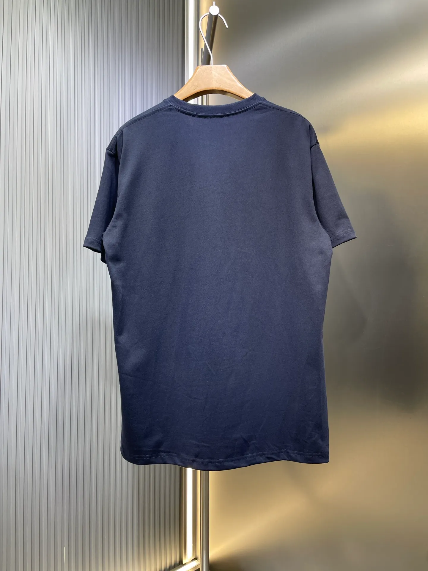 🅿️260 dior 🌟【Top replica】cd letters embroidered round neck short sleeves Process description: The color is custom-woven and dyed, with "cd" design on the chest. A perfect fashionable and trendy item! The oversize version is very slimming and can be worn with a T-skirt or shorts. Who wouldn’t love it? The texture of the custom-made fabrics is great and versatile for all seasons, and the styles are the same for men and women! ⚠️size:smlxl