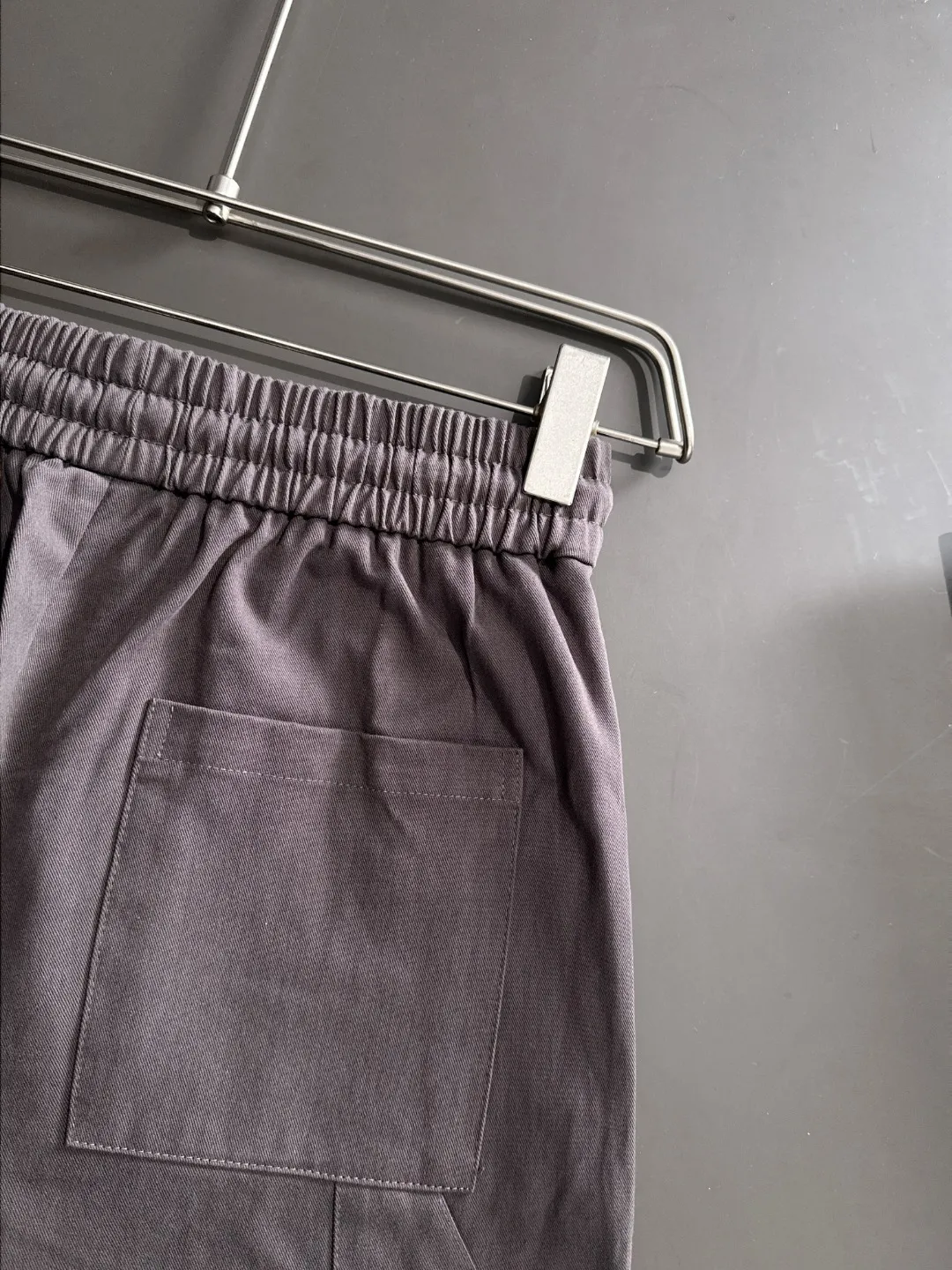 🅿️400 next day shipping Dior 2025 spring and summer new elastic band casual pants, thin counter custom fabrics, high breathability and comfort, impeccable details, brand element design concept, reflecting high quality. It feels delicate and soft! It presents a casual cut and the upper body shape is great! Size: M-3XL
