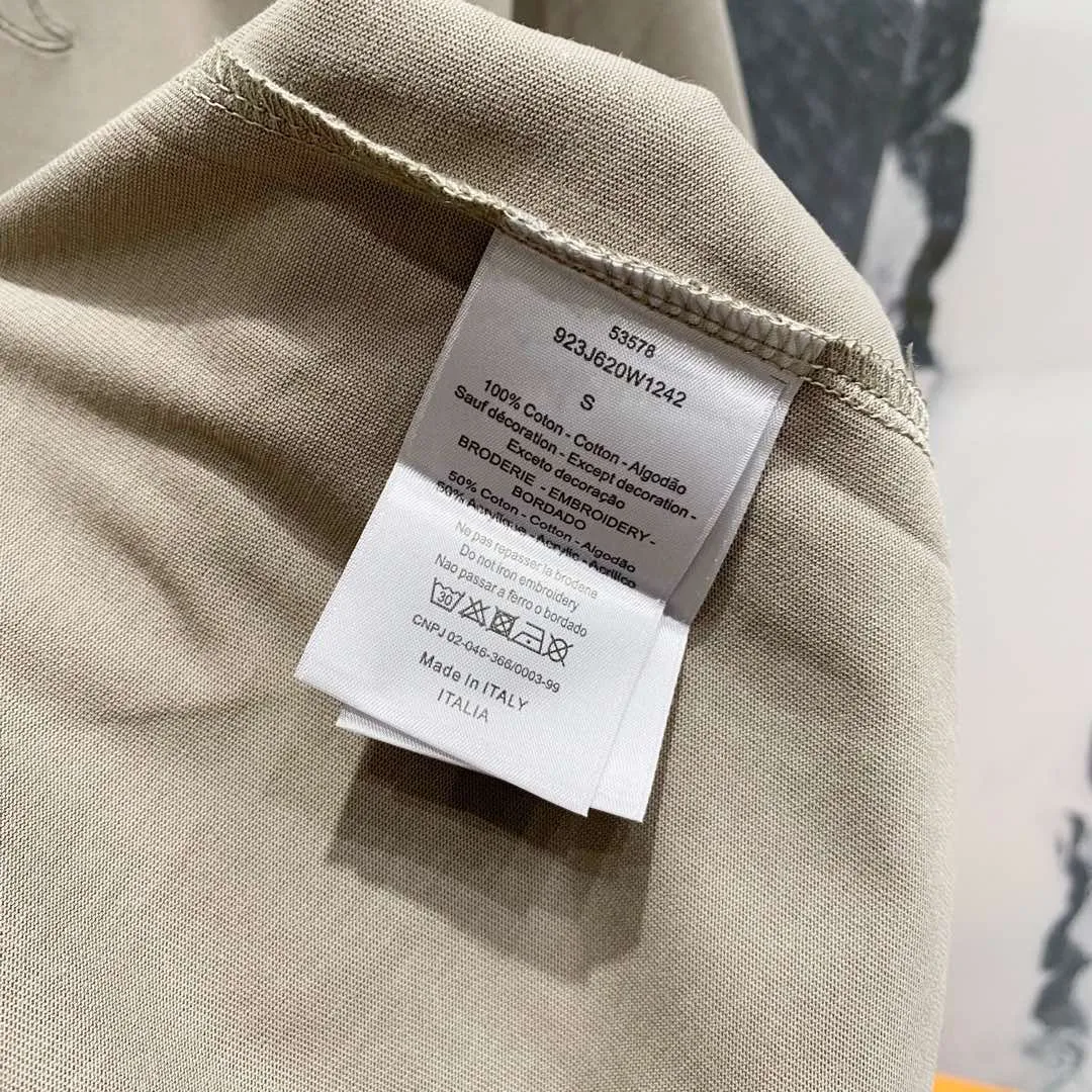 🅿️180 DIOR 260g round neck short-sleeved T-shirt, co-branded Stone Island & Dior letter embroidery🪡LOGO official synchronization, high version, high quality, fashionable personality, versatile trend, pure original quality, original fabric, tag, collar label, washed wheat, complete three standards, color: black, apricot, gray. Size: XS-L