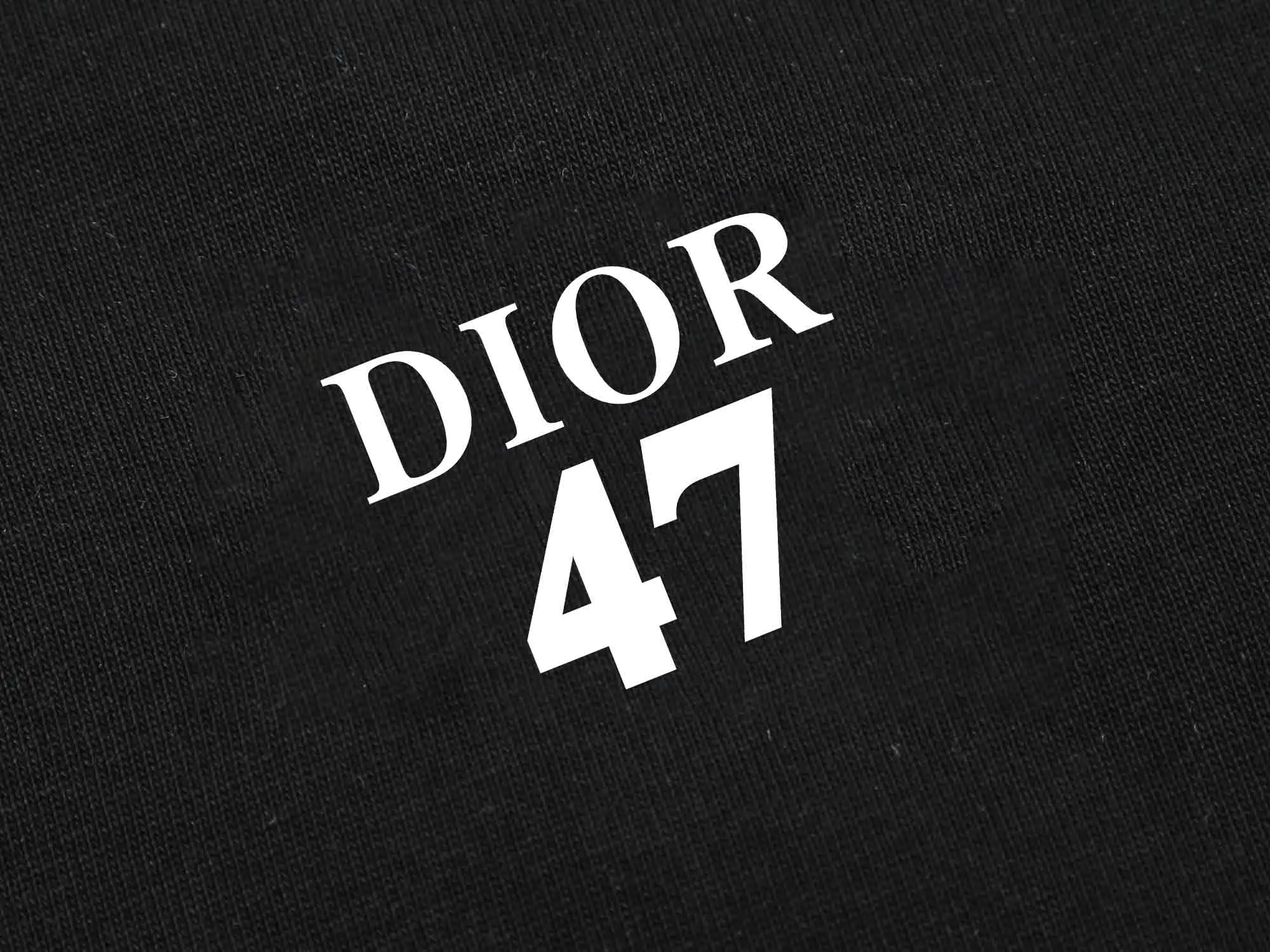 🅿️170 DIOR printed letters‼ ️Short-sleeved T-shirt® *Customized 280g cotton fabric, the fabric is soft, skin-friendly and comfortable *Laminated letter logo on the front *A very simple and elegant one that is unparalleled in terms of upper body comfort, interpreting your luxury and taste, and creating your fashionable charm. ⚠️Washing method: It is recommended to dry clean or wrap the reverse side in a laundry bag and machine wash it quickly in cold water and let it dry naturally! ⚠️ Unisex style 𝐂𝐎𝐋𝐎𝐔𝐑: White Black 𝐒𝐈𝐙𝐄: S-XL