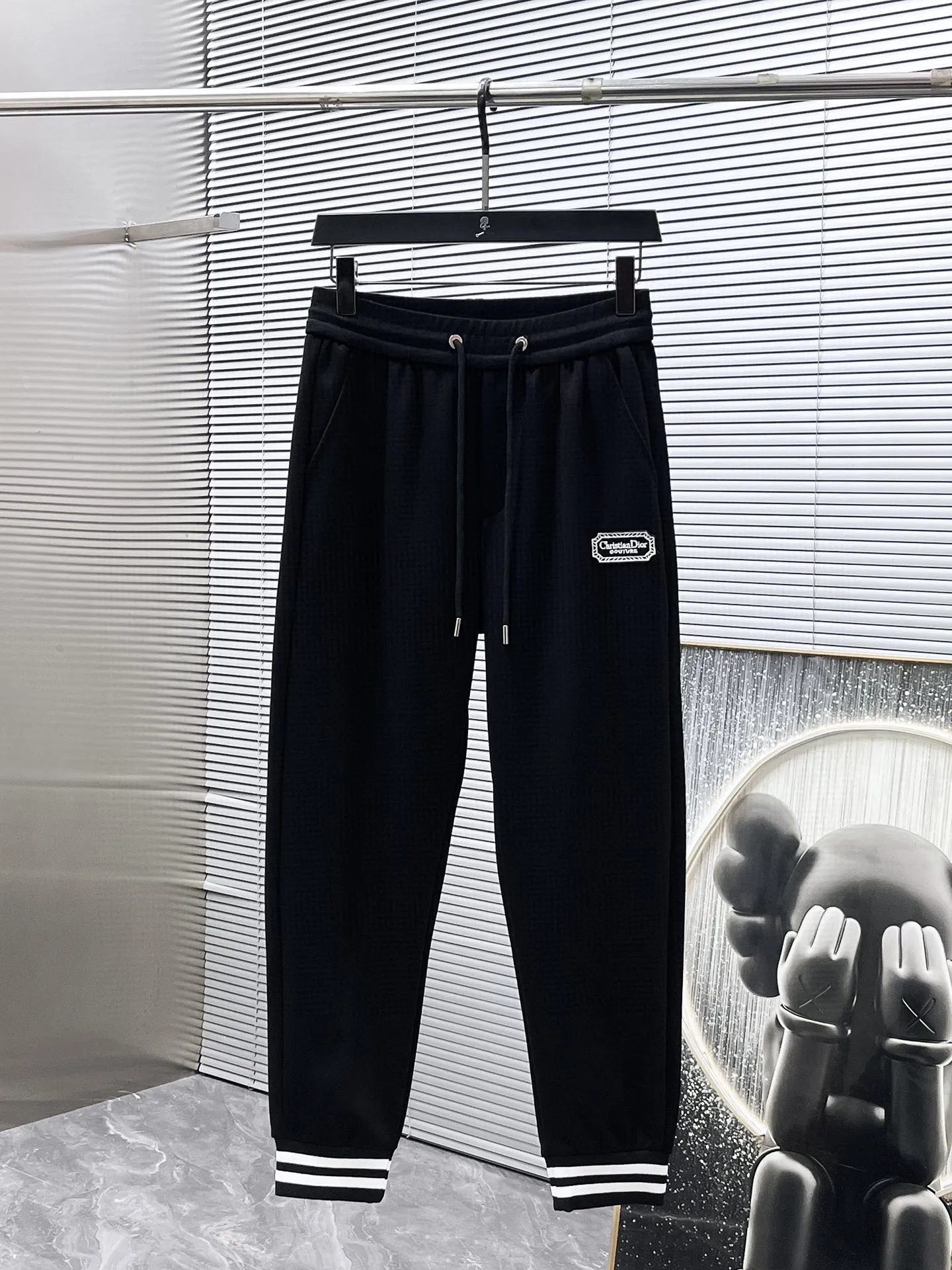 🅿️540 [DIOR Dior] hot-selling suit is coming. Focus on the original version of the official website. 2025 new hot-selling round neck sweatshirt suit. The original order is the best 🇭🇰. It is the meticulous work of top designers for a fitting and perfect upper body effect. All-natural high-quality Tencel Roman cotton 100%, close-fitting comfort, noble and elegant! Original hardware embodies elegance and nobility! Counter size: M-3XL (maximum wear up to 190 pounds)