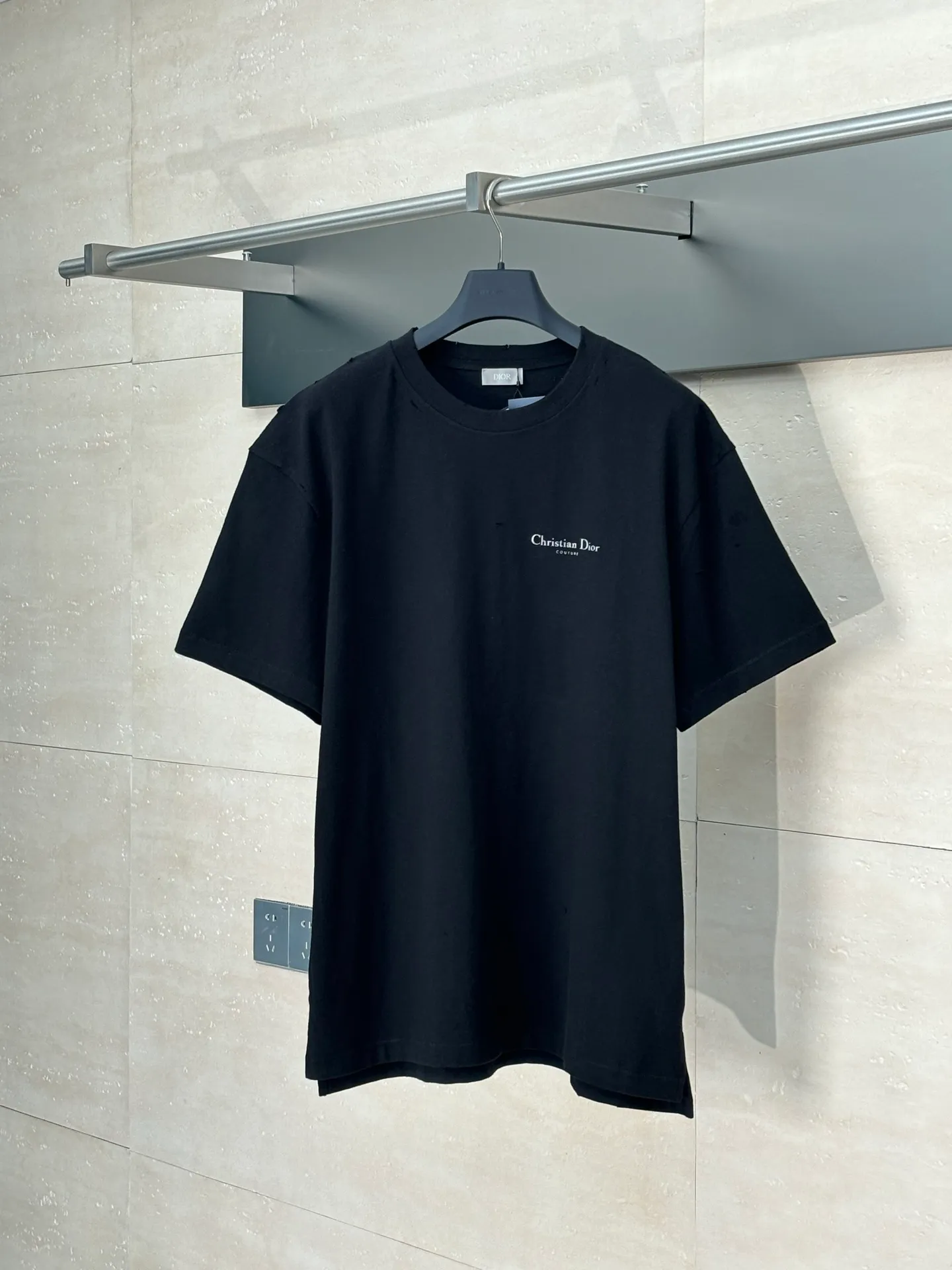 🅿️320 Dio*/Dior classic slogan letter printed hole washed short sleeves The fabric is made of 10s pure cotton slub plain fabric with a weight of 310g. This fabric is used as the collar, and the round collar is manually positioned on a flat machine. The front and back panels are printed with hand-made platen silk screen glue, and the film is engraved with laser dots to create a hollowed-out effect of missing letters. The clothes are designed with bifurcated sides, and the hems of the front and rear panels are cut with a special machine to pick the legs. There are lines on the surface to create a hollow effect. The entire garment is manually positioned and cut with holes, and the garment is fermented and washed to create a nostalgic effect. Size：S/M/L/XL