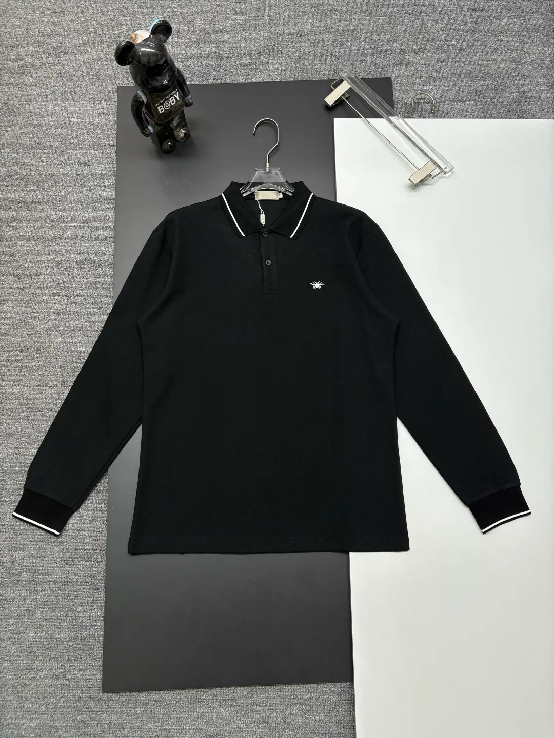 🅿️260 DIOR Dior's new embroidered long-sleeved Polo shirt. Original fabric. Official same style. Made of 250 grams of pure cotton pique fabric, custom-made in the same vat. Very comfortable and smooth feel. Very wide and stylish. Produced by a first-line brand factory. Imported Behringer embroidery machine. The embroidery is full and textured. The collar rib is woven with imported yarn. It does not deform after long-term wear. The latest autumn and winter style. Fashionable and individual. Super versatile and good-looking. It is very suitable for both men and women. A must-have item. Color: black, white, blue, pink. Size: M-3XL