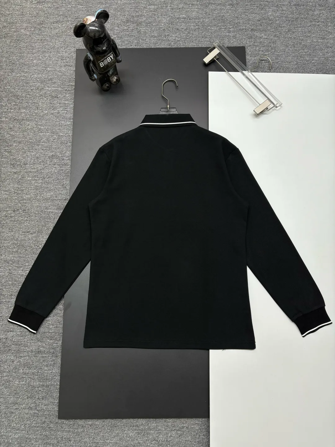 🅿️260 DIOR Dior's new embroidered long-sleeved Polo shirt. Original fabric. Official same style. Made of 250 grams of pure cotton pique fabric, custom-made in the same vat. Very comfortable and smooth feel. Very wide and stylish. Produced by a first-line brand factory. Imported Behringer embroidery machine. The embroidery is full and textured. The collar rib is woven with imported yarn. It does not deform after long-term wear. The latest autumn and winter style. Fashionable and individual. Super versatile and good-looking. It is very suitable for both men and women. A must-have item. Color: black, white, blue, pink. Size: M-3XL