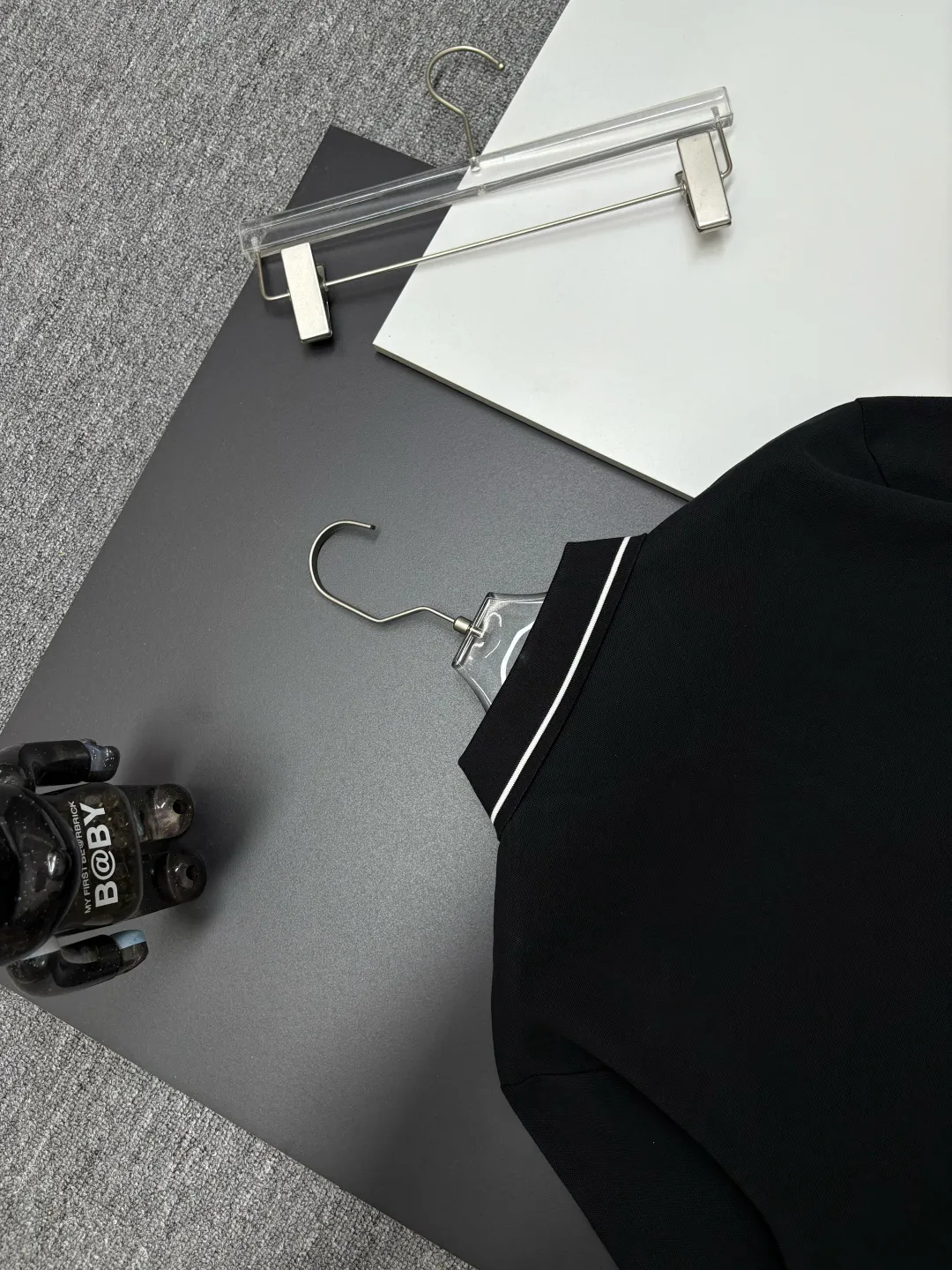 🅿️260 DIOR Dior's new embroidered long-sleeved Polo shirt. Original fabric. Official same style. Made of 250 grams of pure cotton pique fabric, custom-made in the same vat. Very comfortable and smooth feel. Very wide and stylish. Produced by a first-line brand factory. Imported Behringer embroidery machine. The embroidery is full and textured. The collar rib is woven with imported yarn. It does not deform after long-term wear. The latest autumn and winter style. Fashionable and individual. Super versatile and good-looking. It is very suitable for both men and women. A must-have item. Color: black, white, blue, pink. Size: M-3XL