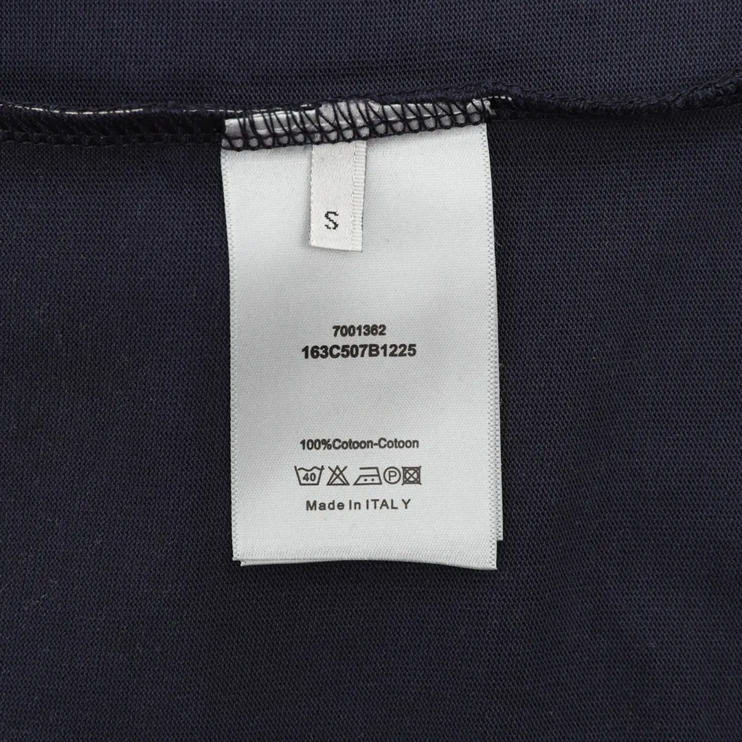 🅿️230 DIOR/Dior Pocket Decorative Splicing Short Sleeve T-shirt. The simple yet refined OS short T.Oblique splicing design creates a modern trendy look. Knitted cotton fabric is made using advanced knitting micro-density equipment to ensure that the product’s cutting shape and features are both trendy and fashionable. The spliced design of the thick cotton Oblique pocket and the printed logo strap on the back have a unique retro soft feel, full of street style and more retro flavor, reflecting the perfect design brought by the brand's fashion. Same style for men and women. size：S-L