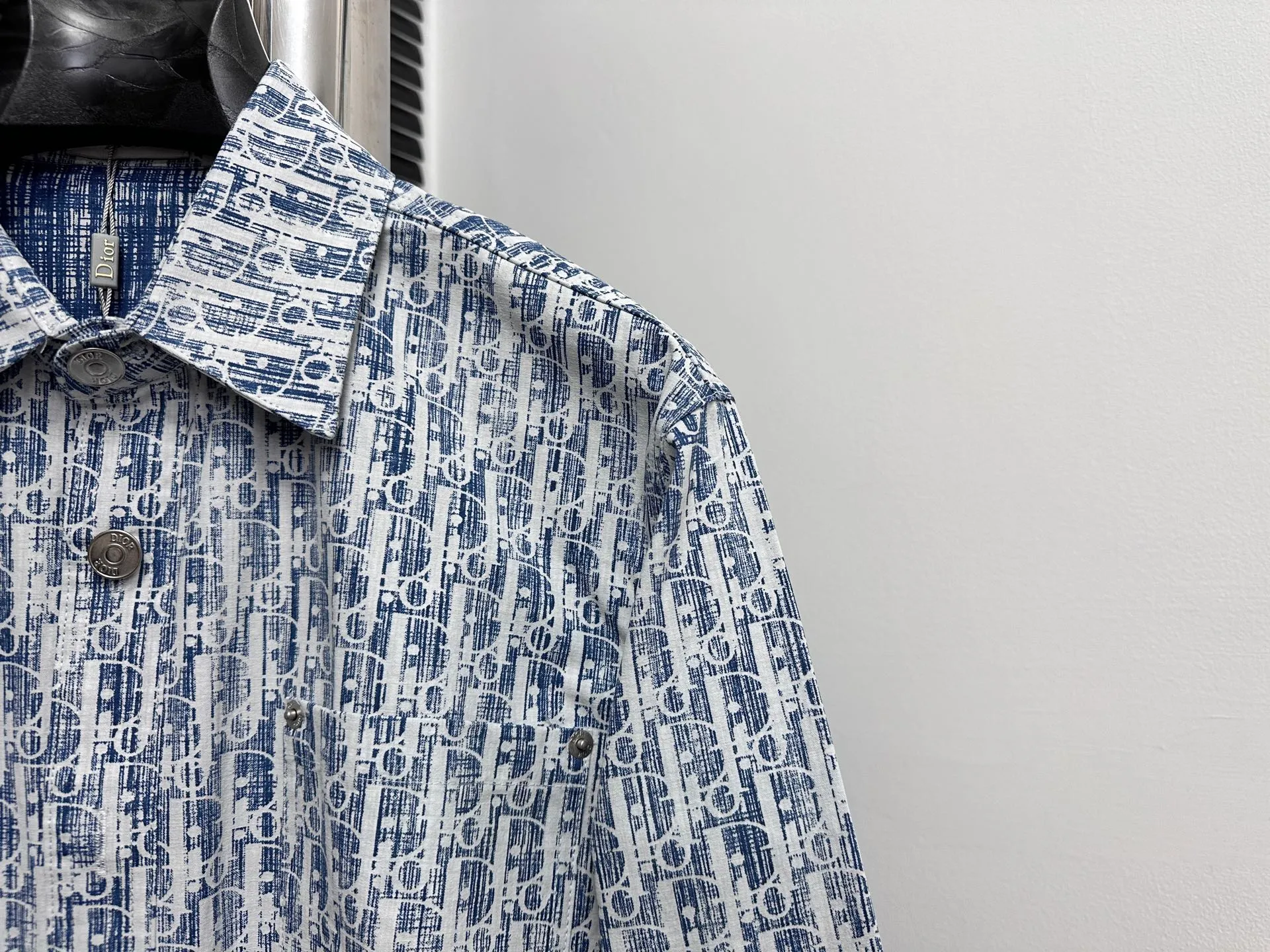 🅿️270 【Dior】Dior’s new classic logo printed shirts for men and women, casual tops and jackets! The fabric adopts imported printing machine batch printing process technology, perfect control, different from other versions in the market, very high-quality fabric! Size: S M L XL