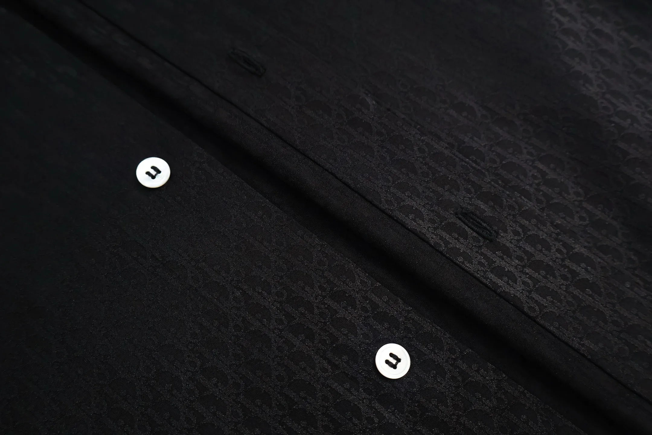 🅿️560 [Exclusive supply] CD full-print jacquard point collar shirt (black) Original purchase and development of 13100, custom-made 50-count jacquard shirt cloth, 75D high-temperature interlining inside, fabric jacquard technology, professional stitching and hand-sewing, customized 1:1 buttons. Size:39-40-41-42