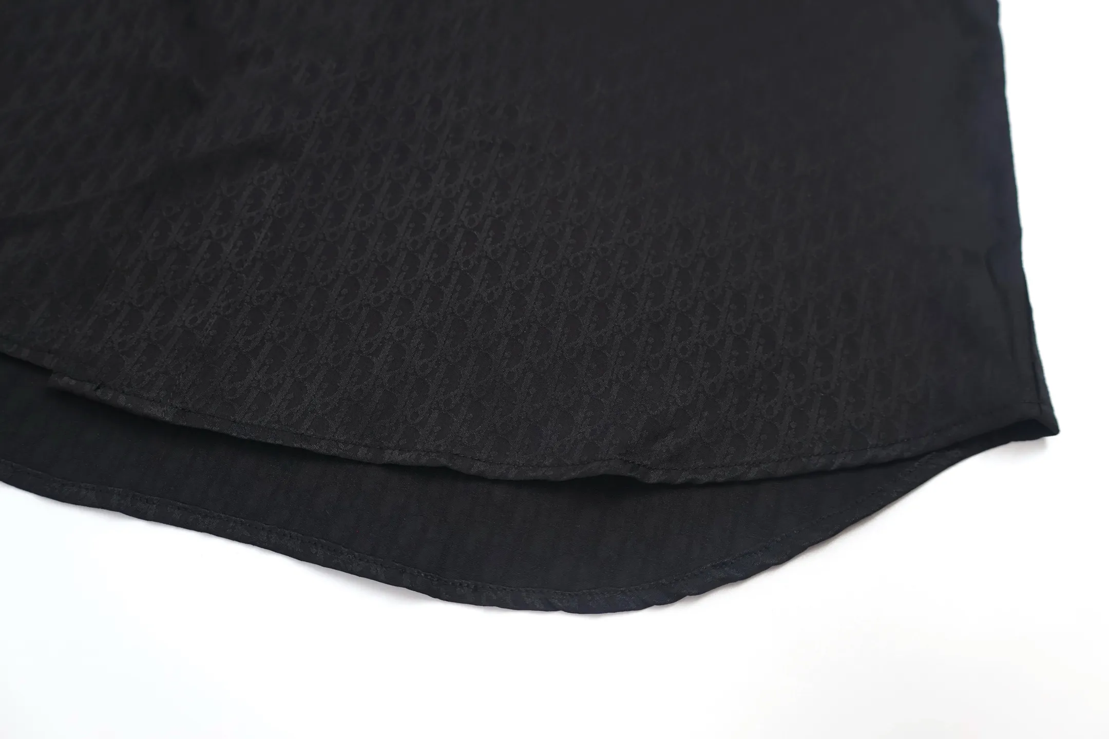 🅿️560 [Exclusive supply] CD full-print jacquard point collar shirt (black) Original purchase and development of 13100, custom-made 50-count jacquard shirt cloth, 75D high-temperature interlining inside, fabric jacquard technology, professional stitching and hand-sewing, customized 1:1 buttons. Size:39-40-41-42