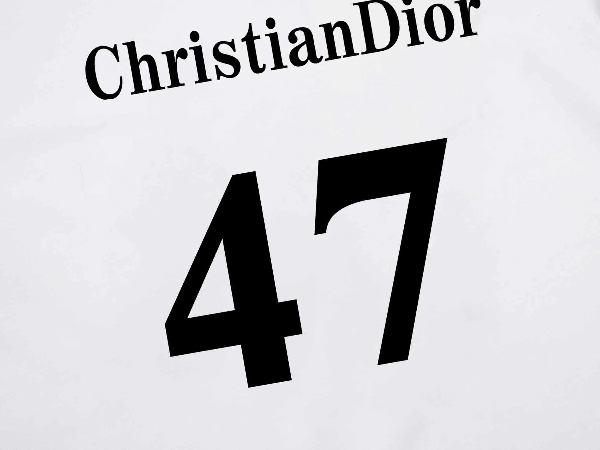 🅿️170 DIOR printed letters‼ ️Short-sleeved T-shirt® *Customized 280g cotton fabric, the fabric is soft, skin-friendly and comfortable *Laminated letter logo on the front *A very simple and elegant one that is unparalleled in terms of upper body comfort, interpreting your luxury and taste, and creating your fashionable charm. ⚠️Washing method: It is recommended to dry clean or wrap the reverse side in a laundry bag and machine wash it quickly in cold water and let it dry naturally! ⚠️ Unisex style 𝐂𝐎𝐋𝐎𝐔𝐑: White Black 𝐒𝐈𝐙𝐄: S-XL