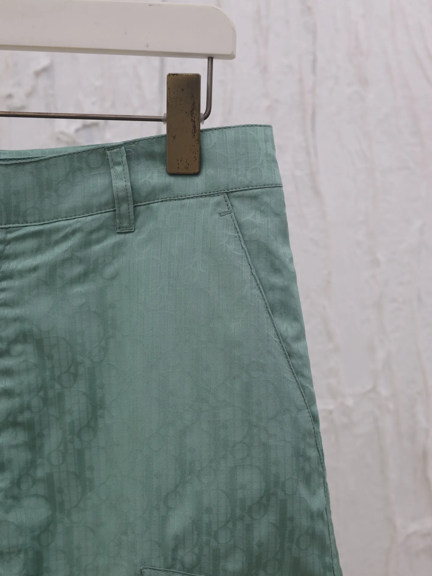 🅿️430 Dio*/Dior 25SS new oblique printed mulberry silk blend cargo shorts. Equipped with zipper buttons and hook fasteners, two side welt pockets, two front zipper pockets with Dr zip pullers, two rear welt pockets, and belt loops.  Size：S/M/L/XL