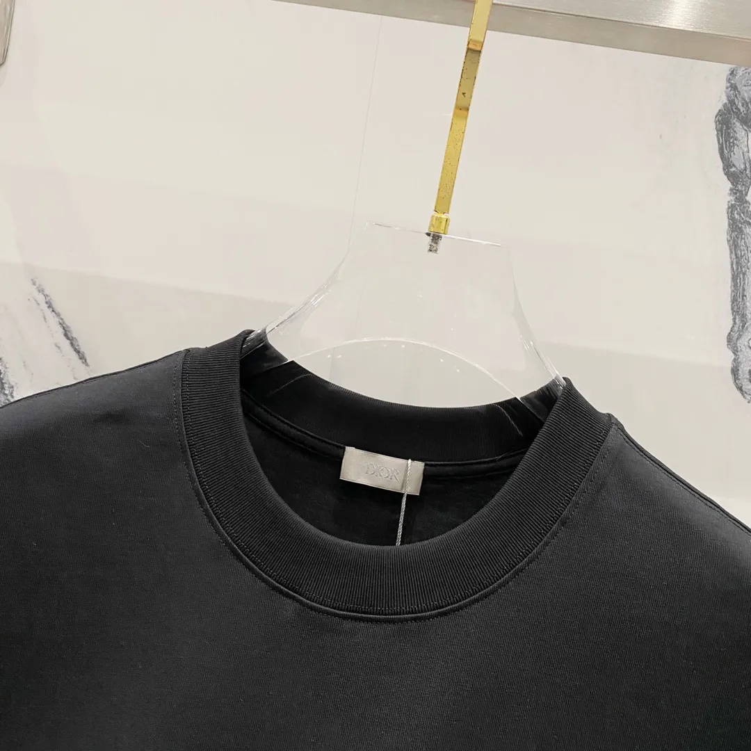 🅿️210 DIOR Dior 320g round neck short-sleeved T-shirt. Heavy craftsmanship of bees on the front and rear panels. Letter LOGO embroidery. Official synchronization. 1:1 original mold opening. Fashionable personality. Versatile trend. Pure original quality. Original washed fabric. Tag. Collar label. Washed wheat. Three labels complete. Color: Black. White. Size: S-XL