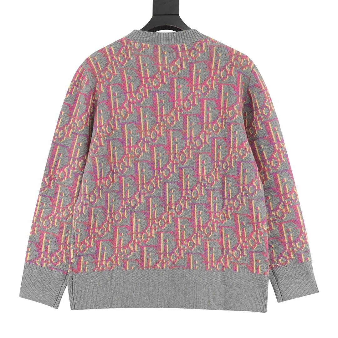 🅿️580 Dior CD all-over jacquard crew neck sweater The yarn was purchased from ZP at 11,087. The yarn is dyed gray, pink and yellow yarn, 70% wool and 30% acrylic 16/1 sheep wool three yarns are twisted into strands. The imported 7-needle jacquard craft yarn is clear and textured, with obvious wool fiber on the surface. The special hemless design is perfect with the macaron color upper body, and the jacquard is all over the body. Every letter is in position, distinguishing it from the wrong version on the market. Size s-l