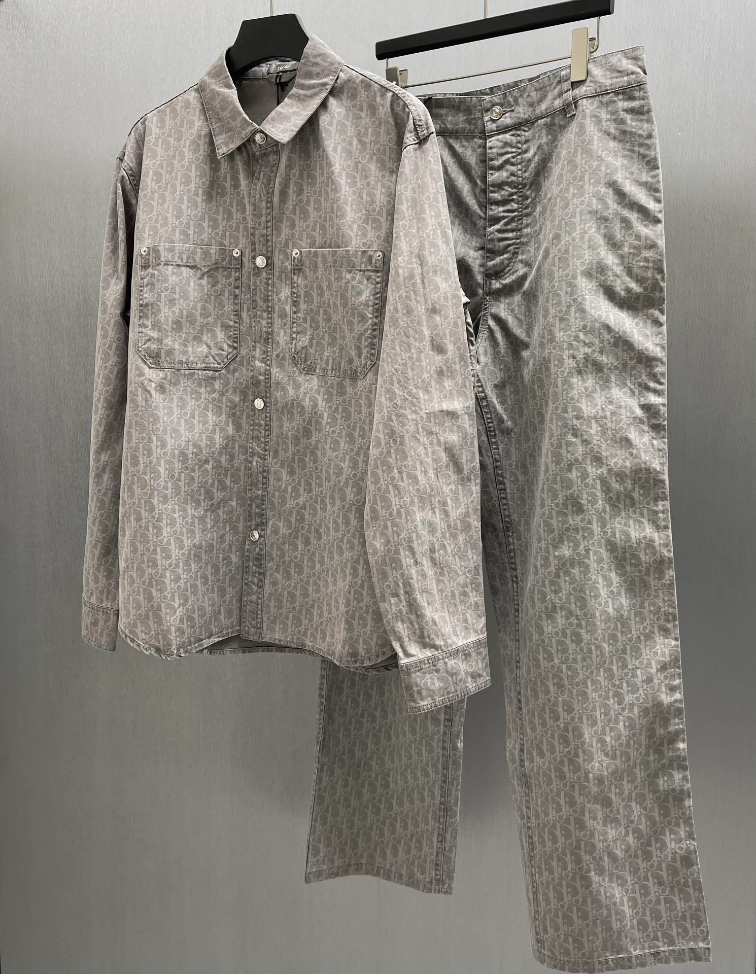 🅿️510 🧧CD Gray Cotton Denim Oblique Print Pants These work jeans display Oblique print, reinterpreting workwear style with a casual cut. Crafted from gray cotton denim and finished with classic . Blique print for an elegant look. Pair with the matching village shirt for a graphic look.