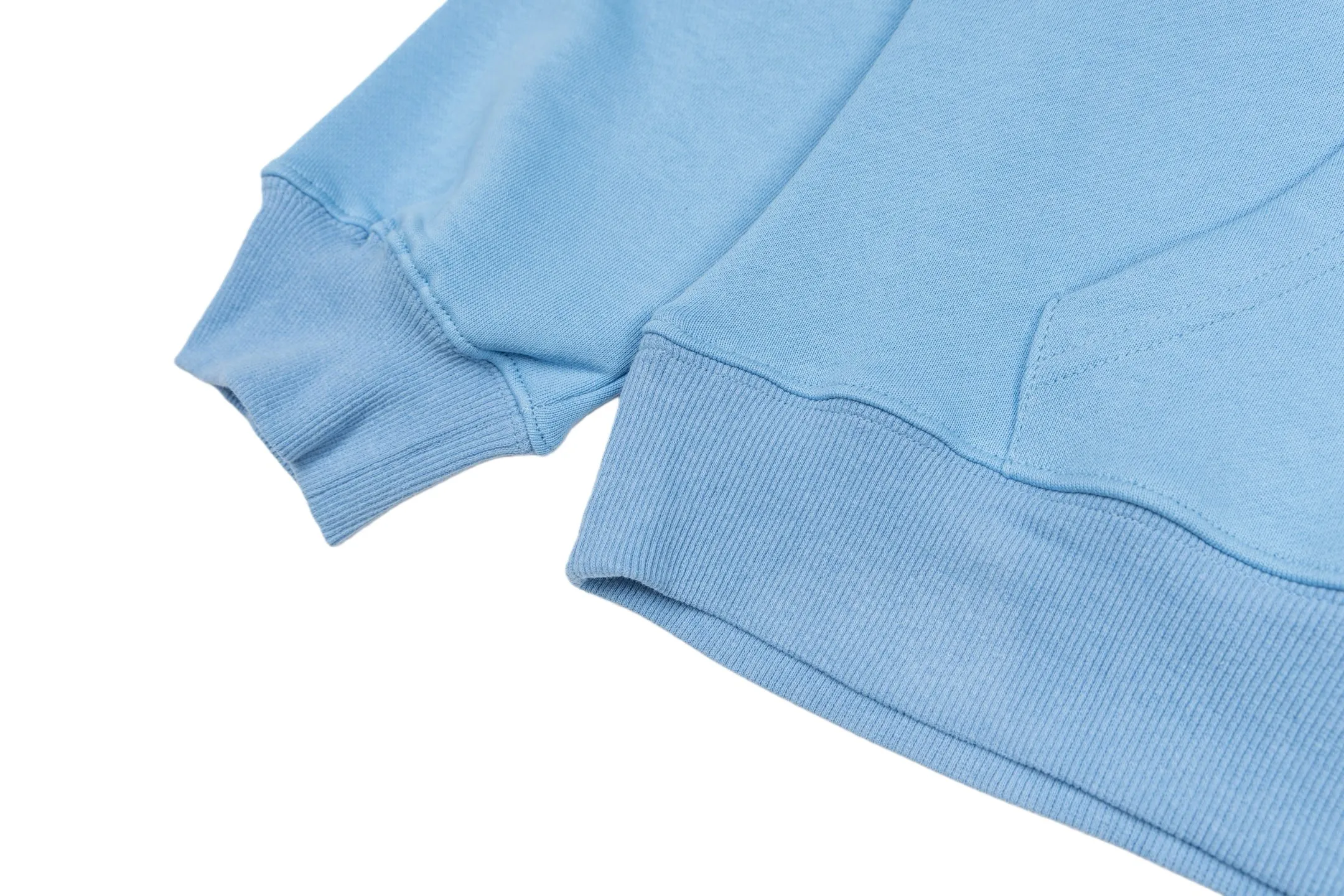 🅿️360 CD Logo Embroidered Hooded Sweatshirt (Blue) Original purchase and development for 3,599. The fabric is made of high-quality blue cotton fleece fabric, soft and comfortable to the touch. The delicate tonal CD Icon embroidery on the chest is low-key and elegant, highlighting the brand details. The drawstring hood design is paired with metal accessories engraved with the Dior logo to enhance the overall texture. The practical kangaroo pocket on the front is as beautiful as it is practical. Ribbed cuffs and hem ensure comfort while maintaining a structured silhouette. 100% cotton material brings excellent breathability and skin-friendly experience. The regular fit has a neat cut and is easy to match with a variety of bottoms. Exquisite embroidery technology and delicate fabric processing complement each other, reflecting Dior's consistent meticulous workmanship. This sweatshirt is the perfect blend of athleisure and haute couture, making it ideal for everyday style. Size:S-M-L-XL