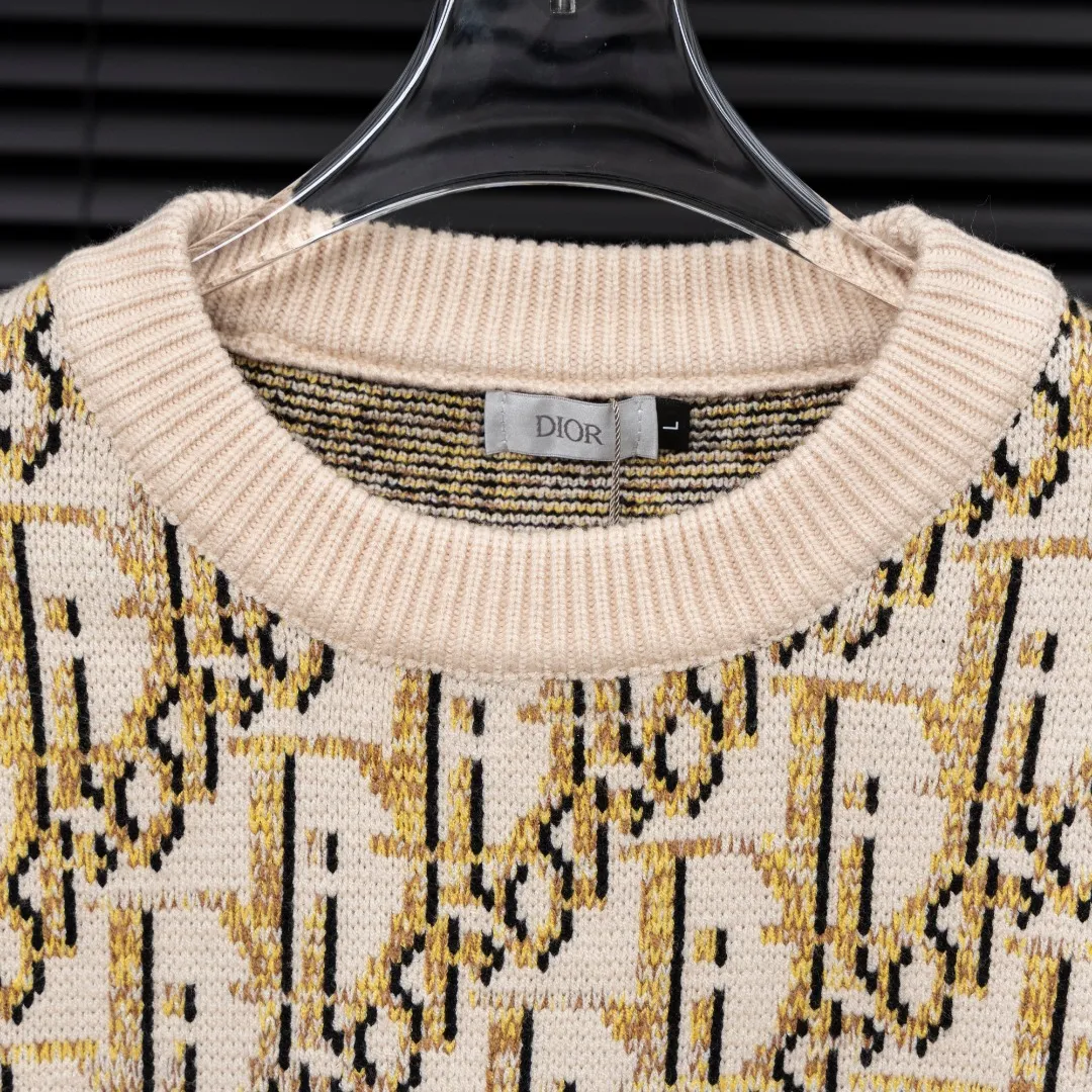 🅿️330 Style: DIOR Dior all-over knitted long-sleeved sweater Size: S-XXL Fabric: Wool blend Accessories: Full set of customized original accessories No gender distinction, same style for men and women