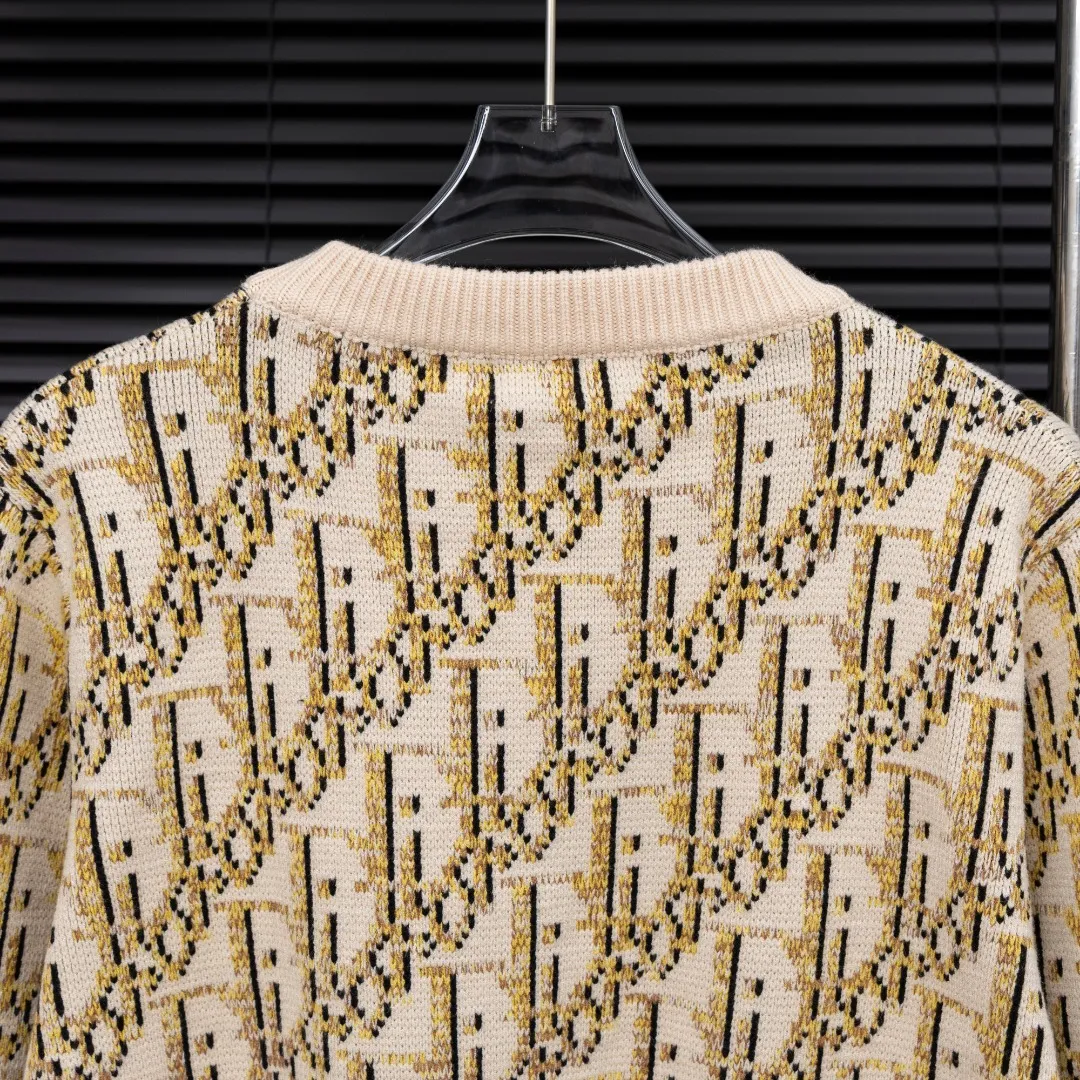 🅿️330 Style: DIOR Dior all-over knitted long-sleeved sweater Size: S-XXL Fabric: Wool blend Accessories: Full set of customized original accessories No gender distinction, same style for men and women