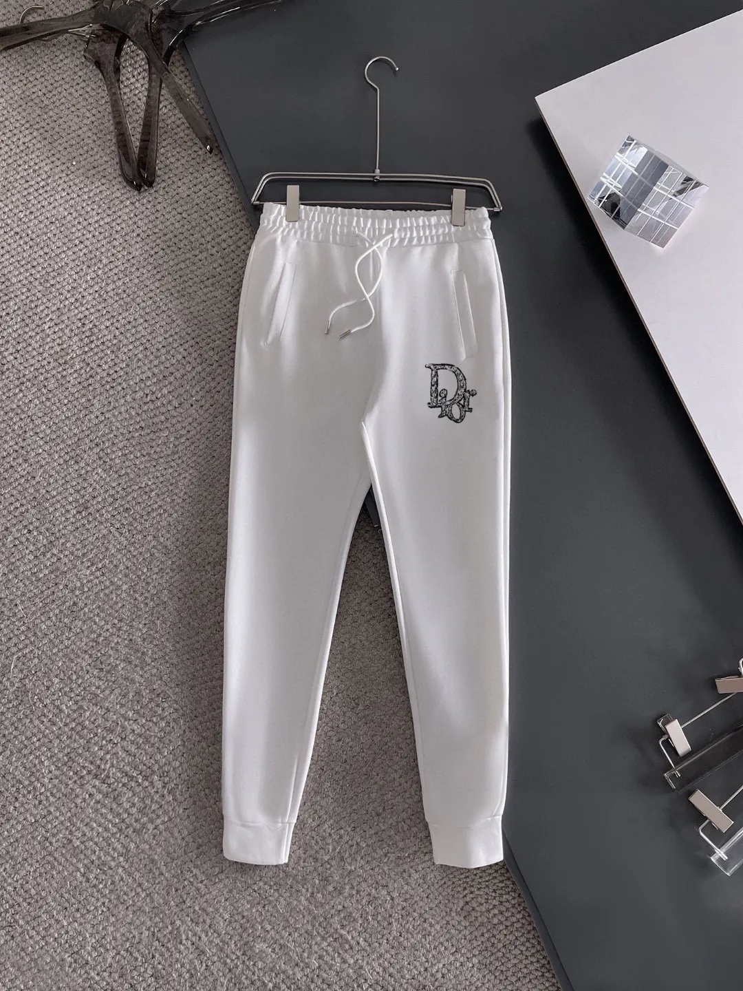🅿️420 [DIOR Dior] (Fat Man Gospel) hot-selling suit is coming. Focus on the original version of the official website. 2025 new hot-selling cardigan sweater suit. The original order is the best product. 🇭🇰The meticulous work of top designers is dedicated to a fitting and perfect upper body effect. All-natural high-quality Roman cotton 100%, close-fitting comfort, noble and elegant! Original hardware embodies elegance and nobility! Counter size: M-5XL (maximum wear up to 220 pounds)