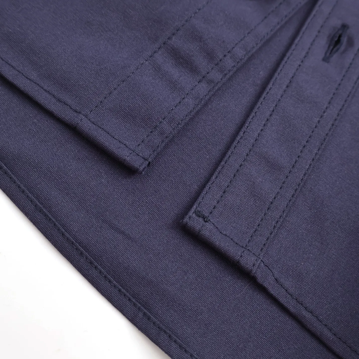 🅿️440 [Exclusive supply] CD pocket embroidered denim shirt (Navy Blue) Original purchase and development of 14500, custom-made plain ring yarn denim, full of texture, comfortable and close to the skin, iconic dior embroidery embellishment on the front, using imported machine embroidery technology, using advanced computer control system and precision mechanical parts to achieve embroidery work, high precision, smooth and delicate lines, high-temperature laundering machines are used in all ironing stations, and high temperature and pressure are applied to the fabric through the synergy of heating plates and pressure rollers. Make the fabric surface smooth and crisp, wear-resistant and washable (specially for export assembly line shirt factories, first-line brand quality) accessories customized 1:1 trademark. Size:39-40-41
