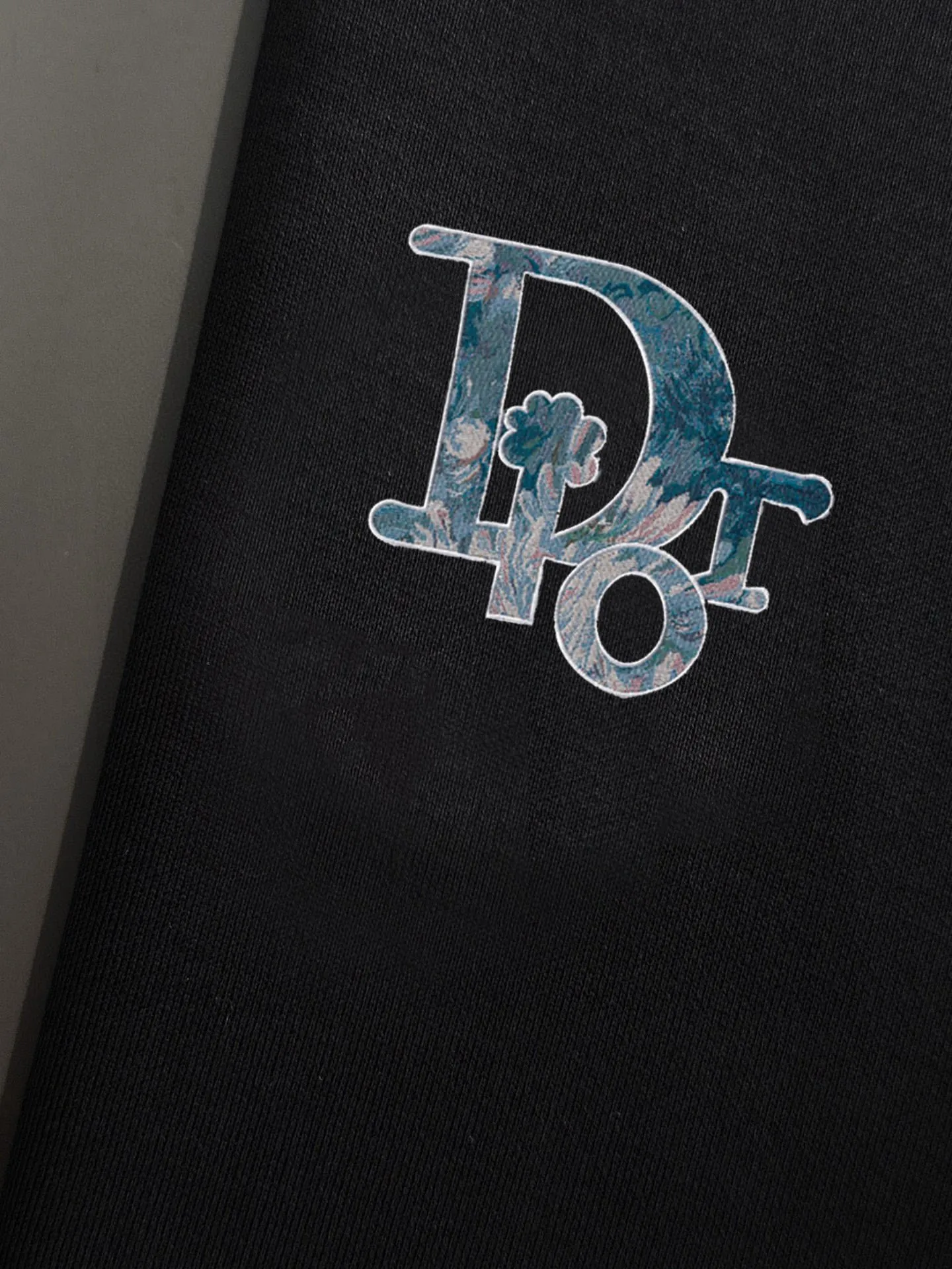 🅿️380 [DIOR Dior] (Fat Man’s Gospel) hot-selling suit is coming. Focus on the original version of the official website. 2025 new hot-selling sweatshirt suit. The original order is the best product. 🇭🇰The meticulous work of top designers is dedicated to a fitting and perfect upper body effect. All-natural high-quality Roman cotton 100%, close-fitting comfort, noble and elegant! Original hardware embodies elegance and nobility! Counter size: M-5XL (maximum wear up to 220 pounds)