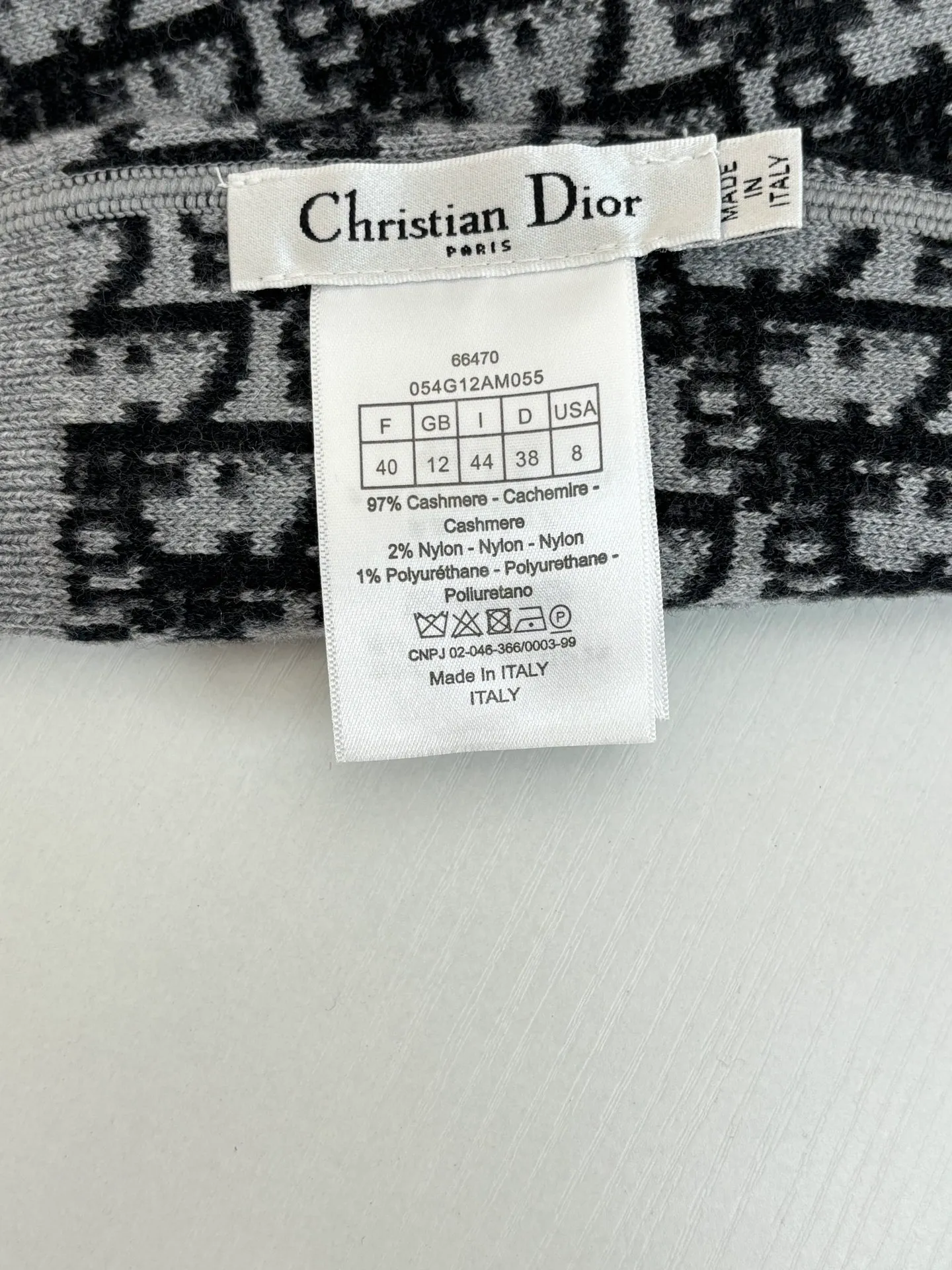 🅿️540 Dio*/Dior 25Fw double-sided knitted jacquard sweater is knitted with technical cashmere blend. The other side is decorated with the iconic Oblique print. The stripe pattern on the back is embellished with the "Cistian" logo. Fashionable and versatile. Size: M/L/XL