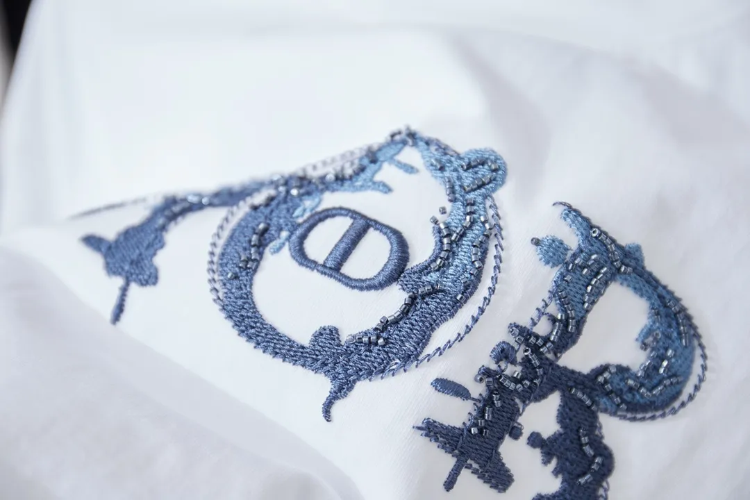 🅿️200 D＊or CD 25SS early spring new style joint series embroidered logo short sleeves light luxury essential item for daily commuting for men and women correct version welcome to compare detailed features · 320g 100% pure cotton double yarn jersey fabric · Custom dyed in the same cylinder, special thickened 32 count double-strand 1X1 thread. Imported Tajima machine embroidery letter beads logo embroidery · Double-needle sewing and cross-seam technology · Original main mark, washed tag, brand moisture-proof paper packaging Color: white/black/blue Size: S/M/L/XL