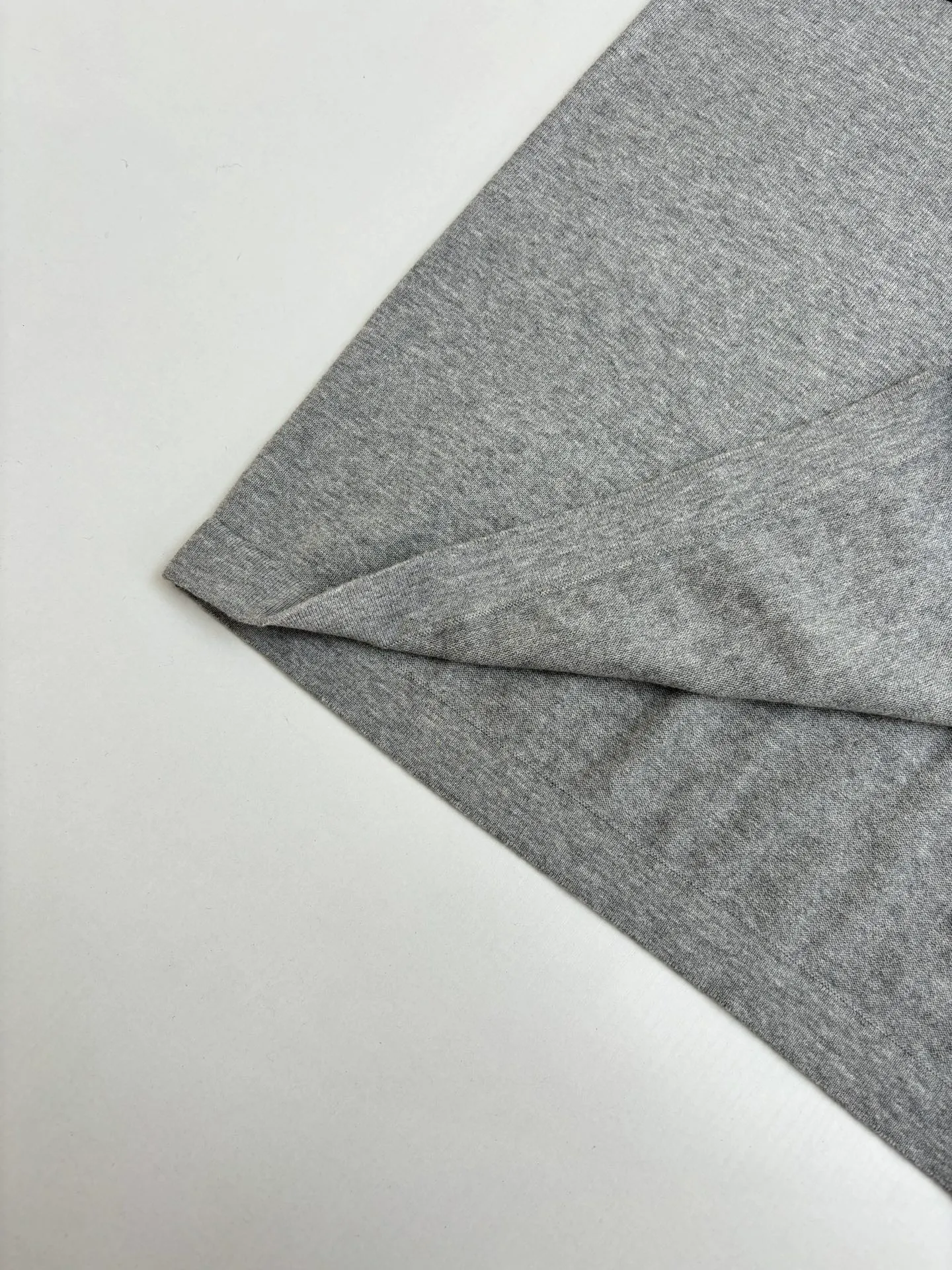 🅿️370 Dio*/Dior 25Ss new sunflower woolen short-sleeve. It is made of 100% sheep wool fabric, which is soft, warm, skin-friendly and textured. It is comfortable and high-end. The chest is decorated with sunflower pattern, which is perfectly integrated with the fabric and has no abrupt feeling at all! The pattern is super fine, with pink and black stripes and logo edges, and it does not fall out or deform after washing!  Size：S/M/L/XL