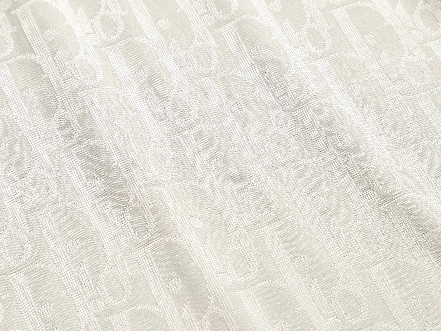 🅿️170 Doir Dior micro-wide version XS-L new exclusive limited edition 25 years of the latest and top-notch full printed logo dark pattern towel embroidered letter logo plaid patch on the back of both sleeves exquisite heavy craftsmanship As the leader in the luxury world, 280g washed fabric T-shirts, D family is well-deserved. The first thing that catches the eye on the piece I am going to talk about today is the two loose and comfortable styles~~The ribbed round neck is the best modification of its version, while B family has the upper body LOGO listed on the front, and the unique pin design uses a color matching design to highlight the texture! Cow Black and white, the most traditional modification method and the simplest color scale contrast form the strongest and direct contrast, and this is often the most concise and clear minimalist modification method~~A nostalgic classic atmosphere also spreads in this work inadvertently! ! Coupled with the blessing of pure cotton material, both the upper body comfort and the existence are unparalleled. It can be said to be a must-have companion in summer. The excellent breathability and comfortable wearing feeling are unparalleled~ Recommended! ! Size: XS S M L Color: Black White Navy Size Chart: