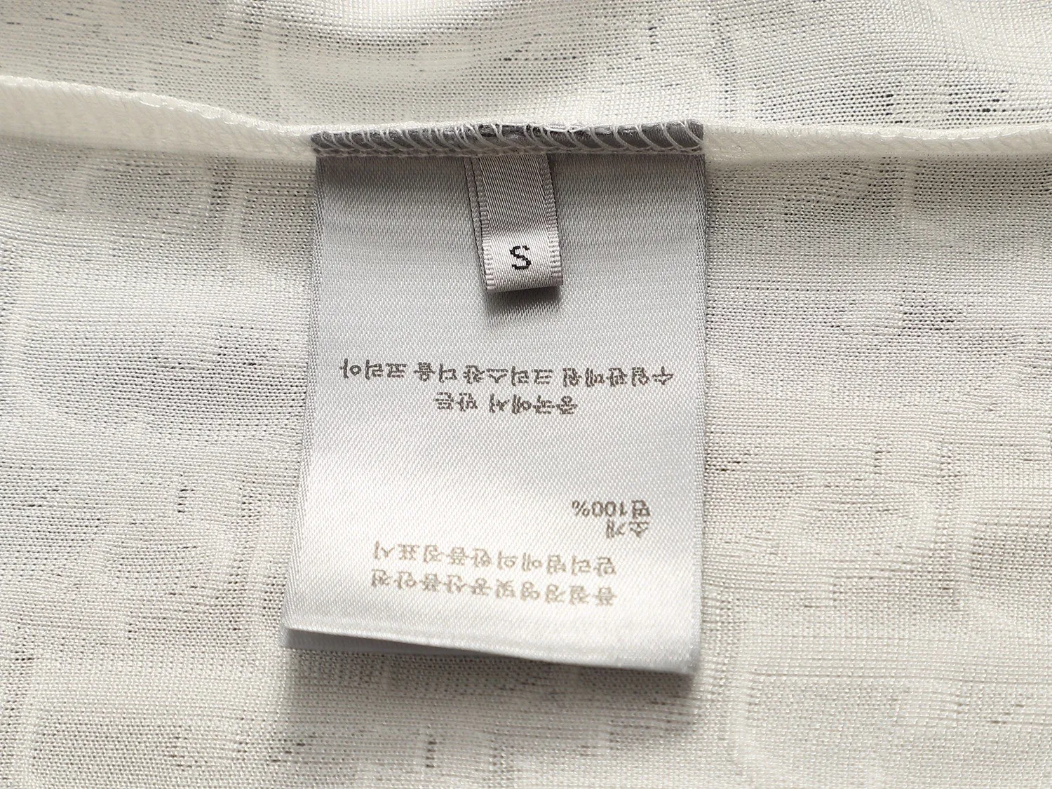🅿️170 Doir Dior micro-wide version XS-L new exclusive limited edition 25 years of the latest and top-notch full printed logo dark pattern towel embroidered letter logo plaid patch on the back of both sleeves exquisite heavy craftsmanship As the leader in the luxury world, 280g washed fabric T-shirts, D family is well-deserved. The first thing that catches the eye on the piece I am going to talk about today is the two loose and comfortable styles~~The ribbed round neck is the best modification of its version, while B family has the upper body LOGO listed on the front, and the unique pin design uses a color matching design to highlight the texture! Cow Black and white, the most traditional modification method and the simplest color scale contrast form the strongest and direct contrast, and this is often the most concise and clear minimalist modification method~~A nostalgic classic atmosphere also spreads in this work inadvertently! ! Coupled with the blessing of pure cotton material, both the upper body comfort and the existence are unparalleled. It can be said to be a must-have companion in summer. The excellent breathability and comfortable wearing feeling are unparalleled~ Recommended! ! Size: XS S M L Color: Black White Navy Size Chart:
