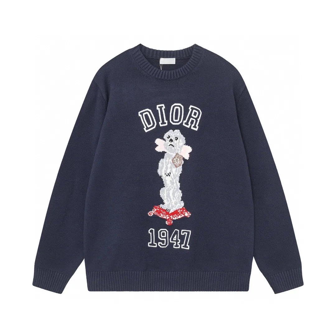 🅿️380 DIOR/Dior 24ss animal pattern jacquard round neck casual long-sleeved sweater Christan Diro is a famous French high-priced luxury brand. Dior House was founded by French fashion designer Christian Dior and is headquartered in Paris. Since its founding in 1946, Diro has been synonymous with luxury and elegance. Whether it is fashion, cosmetics or other products, Christian Dior has always been at the top of the fashion world. The reason why Dior can become a classic is not only its innovative and elegant design, but also the cultivation of many outstanding young designers. Color: navy blue beige size: S M L