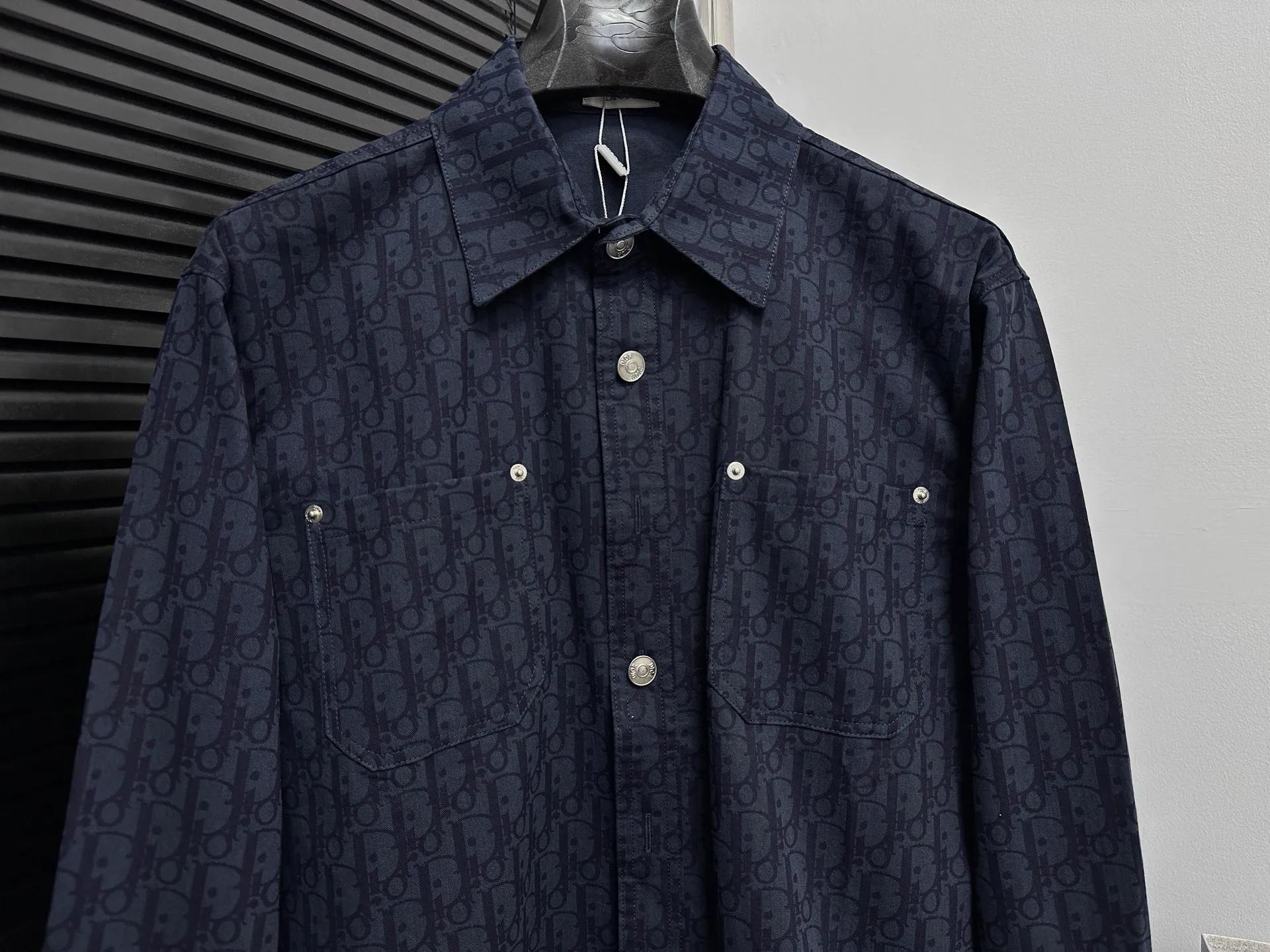 🅿️270 【Dior】Dior’s new classic logo printed shirts for men and women, casual tops and jackets! The fabric adopts imported printing machine batch printing process technology, perfect control, different from other versions in the market, very high-quality fabric! Size: S M L XL