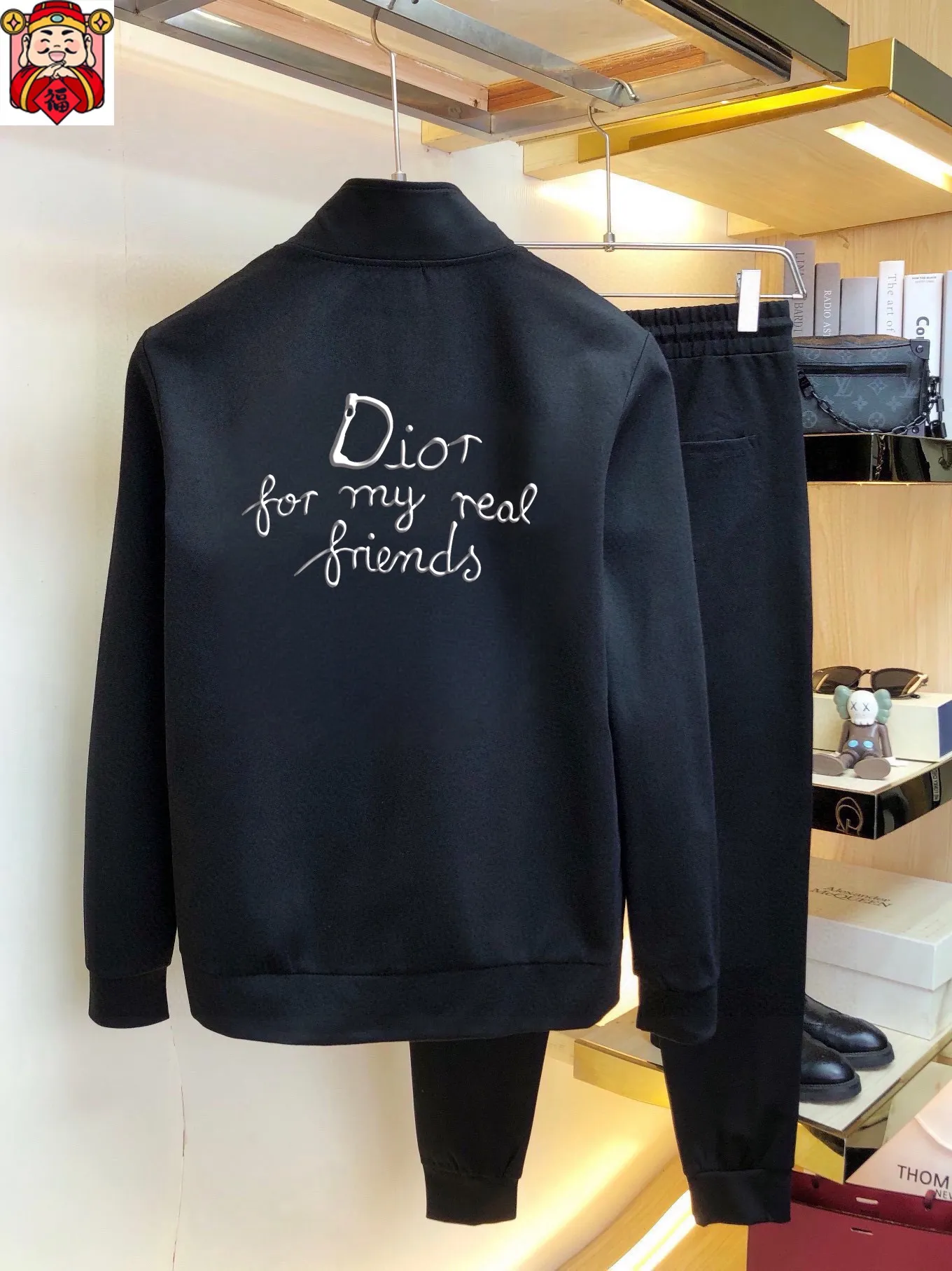 🅿️420 [DIOR Dior] (Fat Man Gospel) hot-selling suit is coming. Focus on the original version of the official website. 2025 new hot-selling cardigan sweater suit. The original order is the best product. 🇭🇰The meticulous work of top designers is dedicated to a fitting and perfect upper body effect. All-natural high-quality Roman cotton 100%, close-fitting comfort, noble and elegant! Original hardware embodies elegance and nobility! Counter size: M-5XL (maximum wear up to 220 pounds)