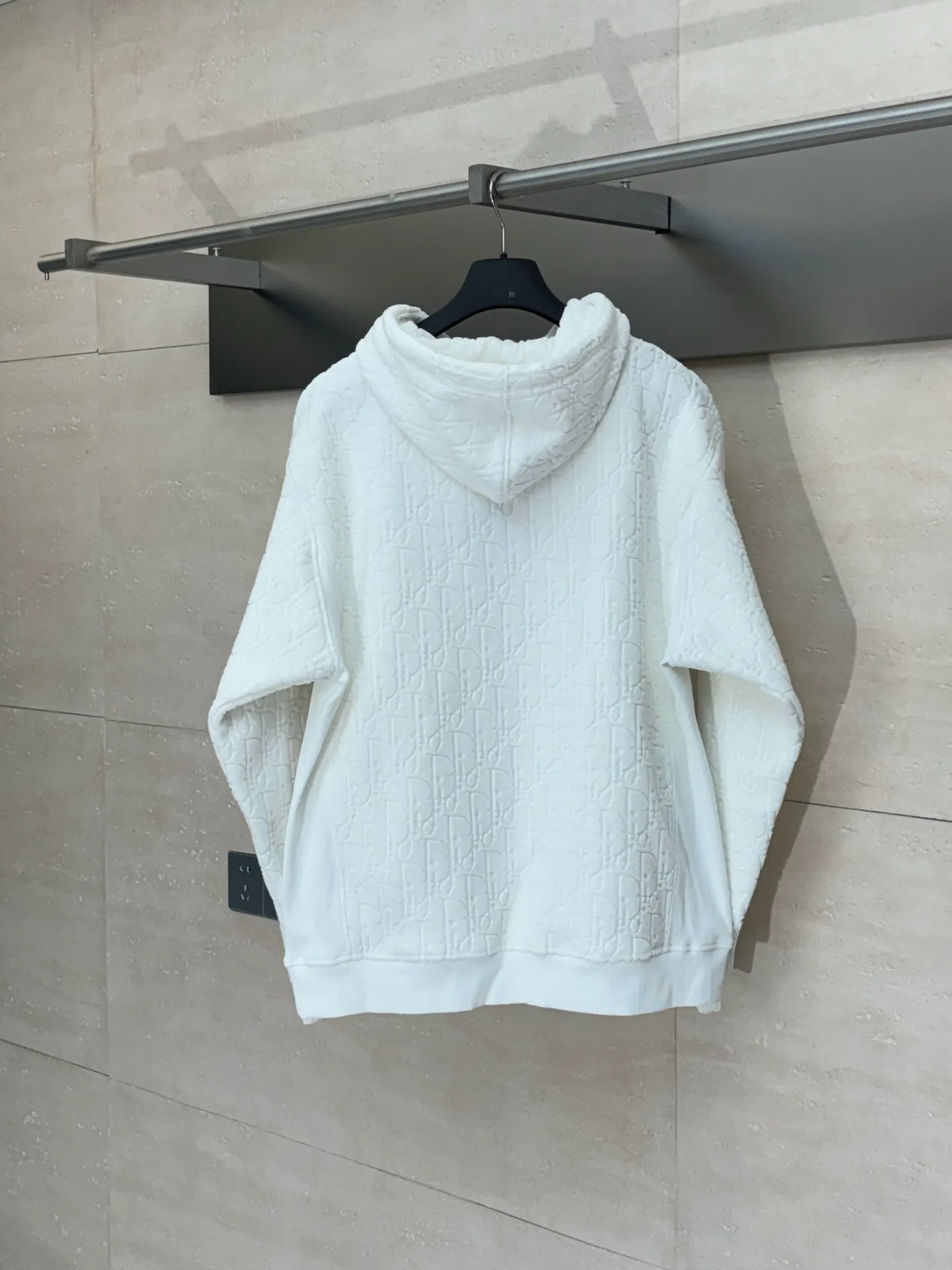 🅿️550 Dio*/Dior Obliave terry cotton hooded sweatshirt with all-over jacquard lettering. Customized Dior jacquard fabric. Soft to the touch and comfortable against the skin. Decorated with jacquard patterns of the same tone on the front. Delicately intertwined and dazzling. Like artistic brushstrokes gently swaying on a soft towel. Faint dark patterns highlight nobility and elegance. Size: S/M/L/XL