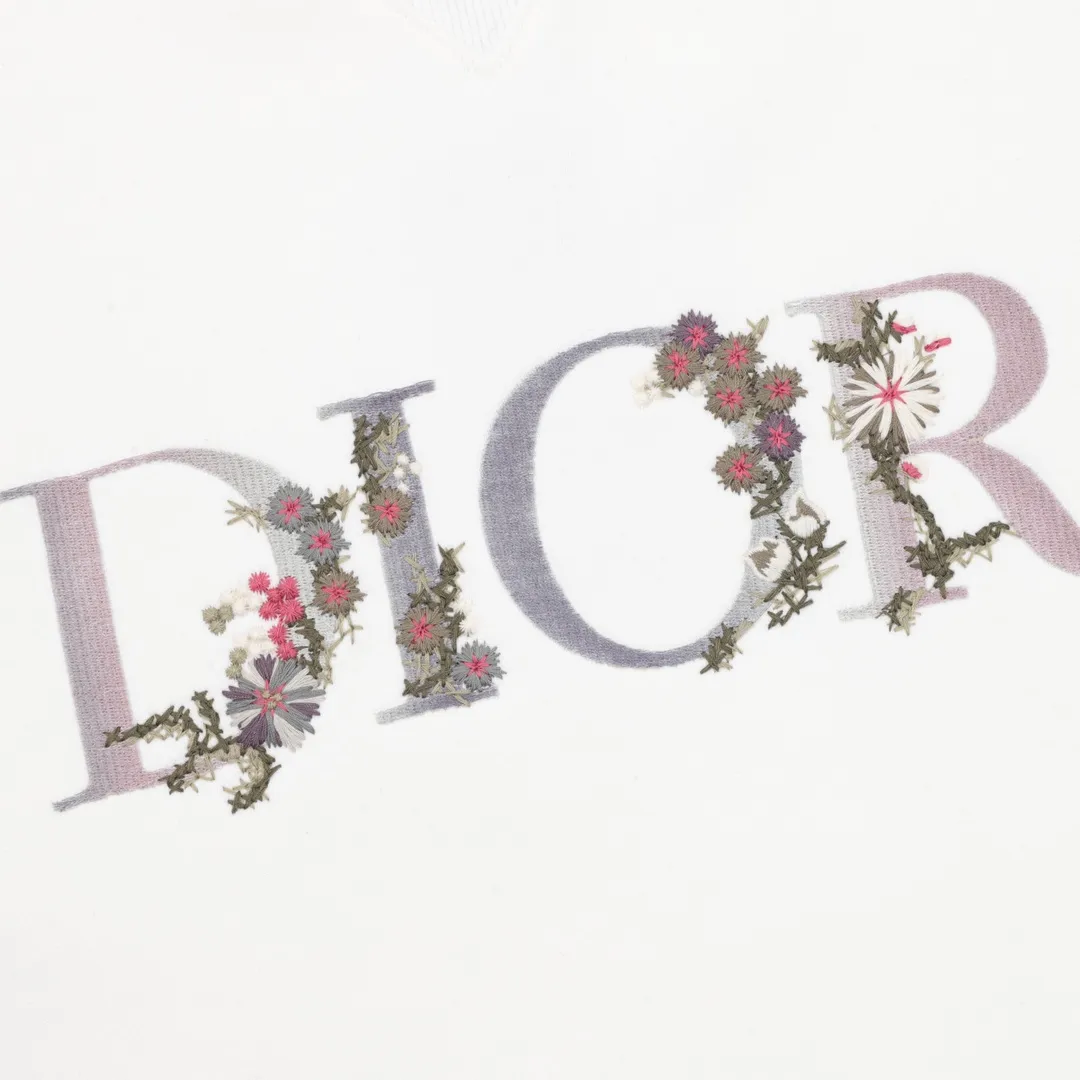 🅿️500 Dior/Dior 23Fw gradient floral letter embroidery round neck sweatshirt, custom-woven and dyed fabrics, customized triangle threads on the neckline + threads on both sides, imported Tajima embroidery on the chest, letter pattern base + partial floral embroidery after gradient dyeing process, three-label accessories and hardware are all custom molded Size: S-XL