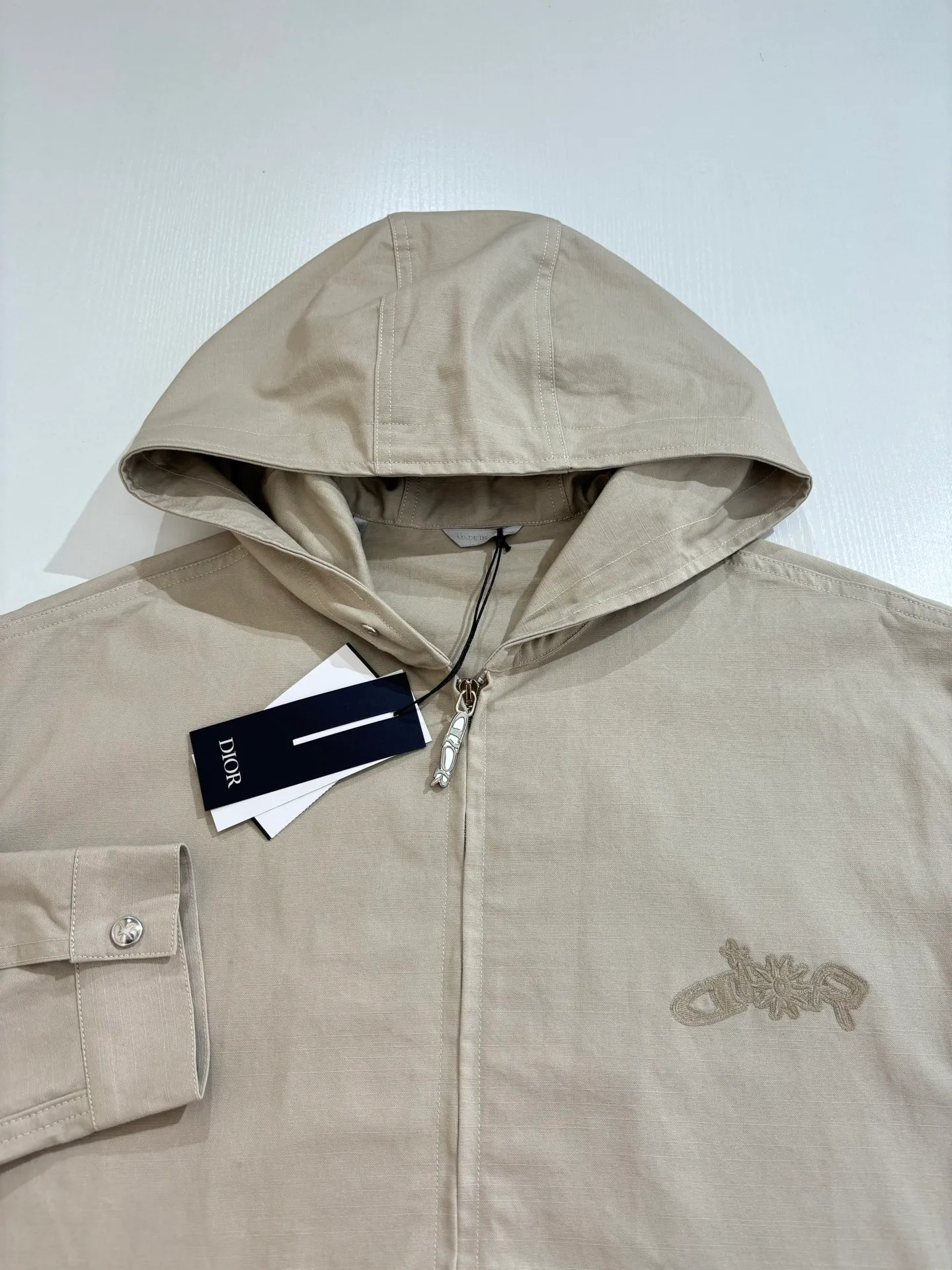 🅿️600 Dio*/Dior 25ss new hooded jacket with letter embroidery on the chest, new product in the 2025 autumn series, from the AND LEWIS HLTON limited series. Crafted from blue cotton and embellished with tonal co-branded embroidery, the logo is reinterpreted in a graphic style. Can be paired with this joint series to create a sophisticated look.  Size：S/M/L/XL