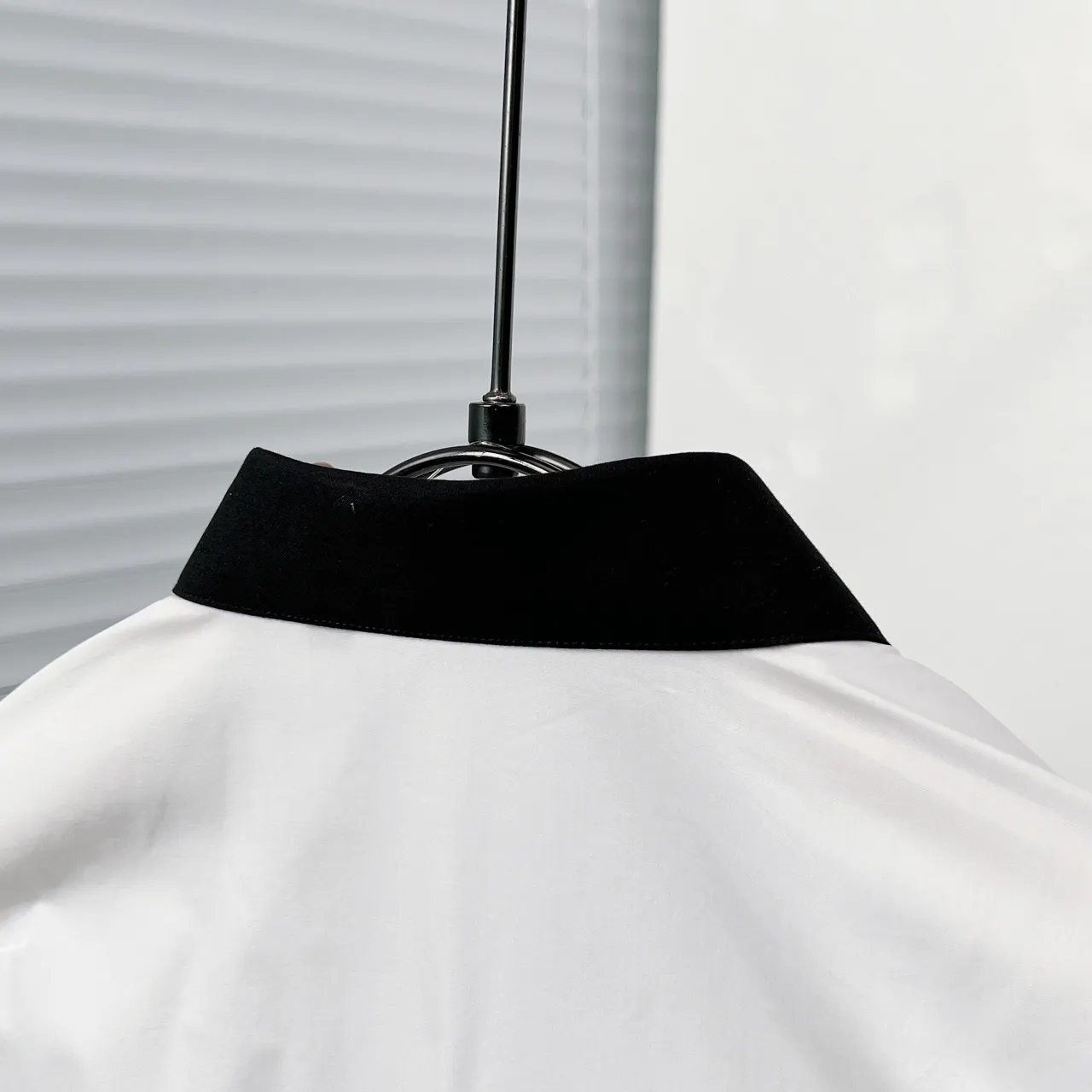 🅿️366 DIO*/Dior collar color-blocked bee embroidered shirt Size: M-3XL Color: Black White