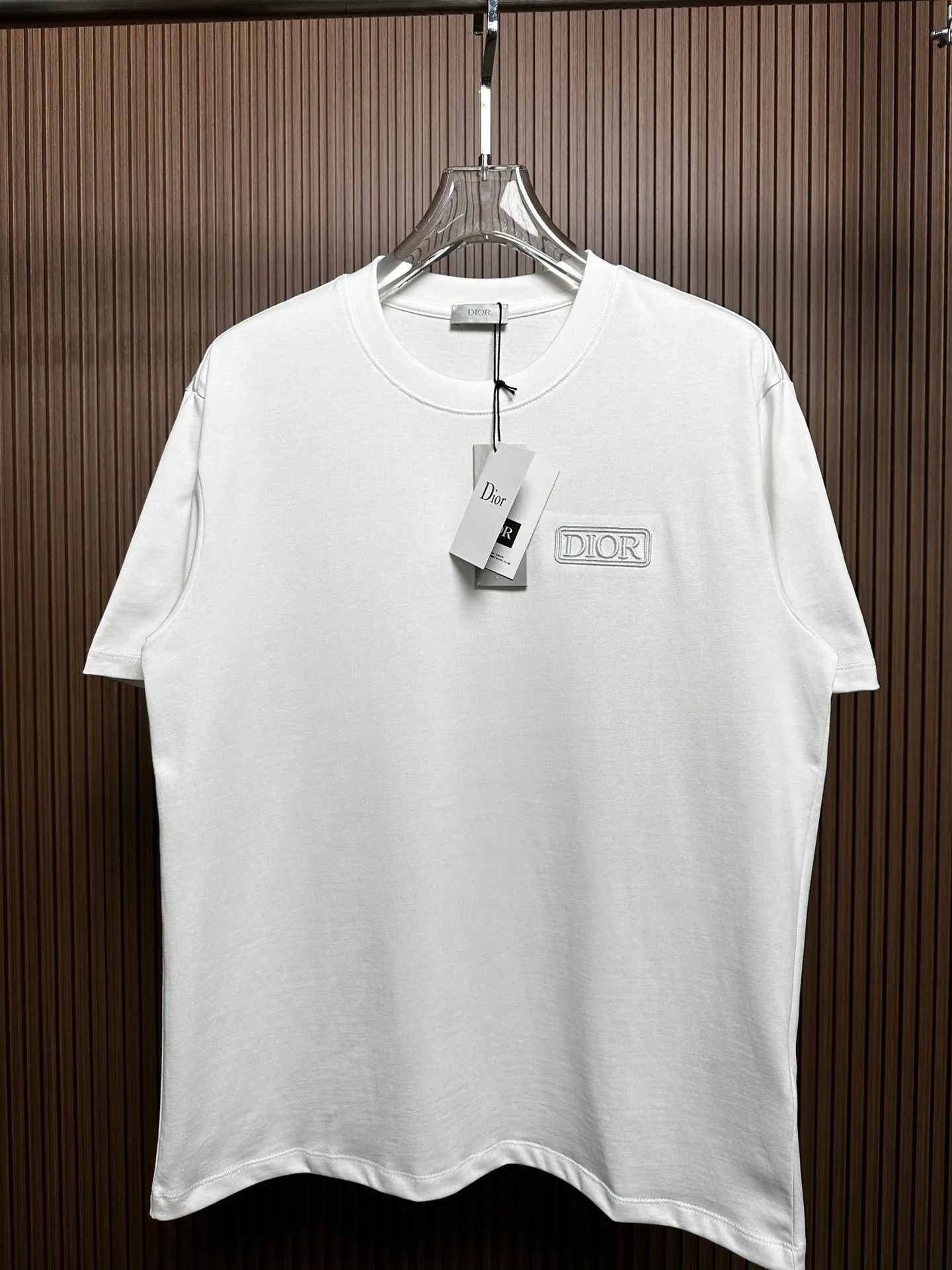 🅿️200 Dior short-sleeved T-shirt Technique: Embroidery Size: S~XL Color: Black White Fabric: combed tight cotton cover 280g, soft to the touch, meticulous workmanship. The same loose fit for men and women!
