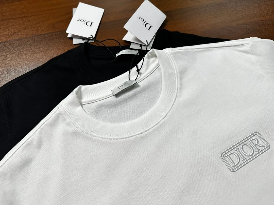 🅿️200 Dior short-sleeved T-shirt Technique: Embroidery Size: S~XL Color: Black White Fabric: combed tight cotton cover 280g, soft to the touch, meticulous workmanship. The same loose fit for men and women!