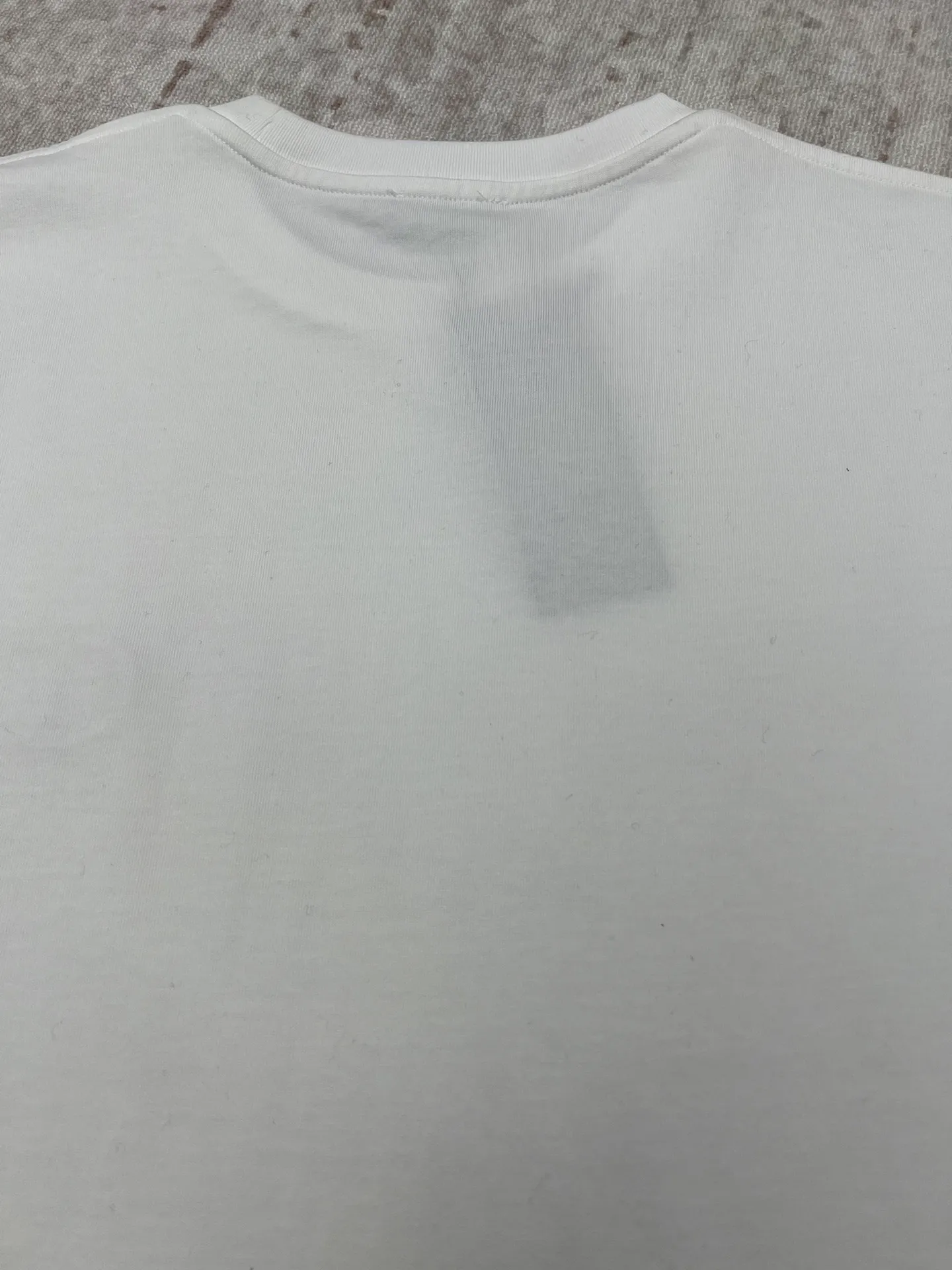 🅿️270 Dior 25ss new regular fit T-shirt white cotton jersey fabric CD Icon embroidery This T-shirt combines elegance and casual style. Crafted from white cotton-jersey, it features a tonal CD icon embroidered on the chest. Regular fit with ribbed crew neck, easy to match with any kind of jeans. Size: XS.S.M.L