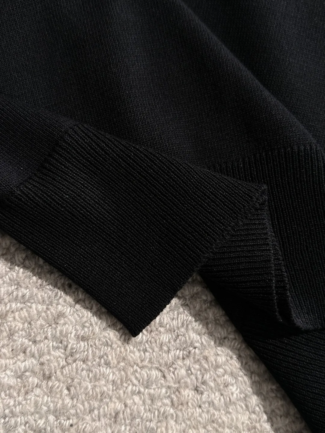 🅿️330 High quality Dior 2025 spring and summer new men's round neck short-sleeved T-shirt Made of combed cotton yarn knitted cotton fabric, pure cotton high-weight special yarn, it feels full when weighed, and the upper body is more textured than ordinary T-shirts. This texture can cope with the weather easily and is suitable for both hot and cold! The pattern on the chest adopts three-dimensional embroidery technology, and is perfectly produced stitch by stitch with reference to the original version! Loose fit design, looks noble. Size: M to XXXL