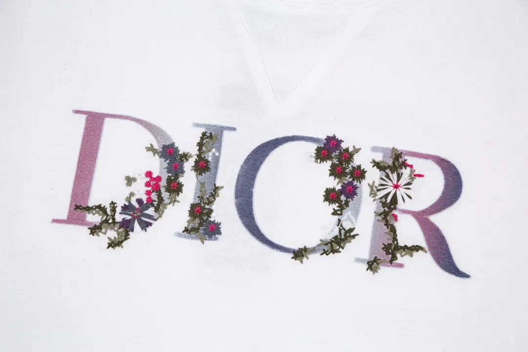 🅿️190 (➕5🉑 Comes with handbag) DIOR Dior Floral Letters Logo Gradient Color Embroidery Golden Classic Short-Sleeved T-shirt Customized 240g same vat dyed fabric, very comfortable to the touch. Latest brick cabinet synchronization for spring and summer OS off-shoulder version, fashionable and individual, super versatile and good-looking, very suitable for both men and women, must-have style, hangtag, collar label, washed wheat, complete with three labels, style number: 23803 Color: White Size: XS~L
