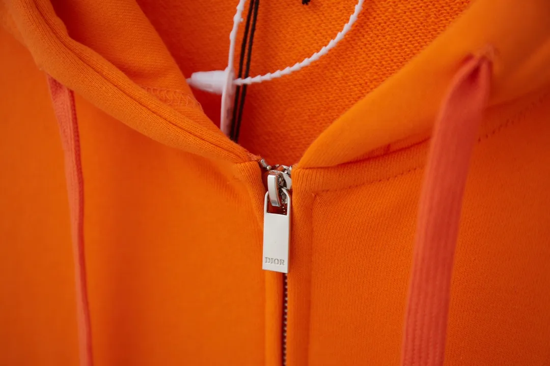 🅿️320 DIRO Year of the Snake limited edition Snake zipper hooded sweatshirt with sleeves Light luxury Essential item for daily commuting for men and women Correct version Welcome to compare Detailed features · Made of 480g pure cotton double yarn fish scale terry fabric · Dust-free singeing process on the face Bottom suction Environmentally friendly reactive dyeing · Imported Tajima machine seal embroidery · Hand-painted direct-injection printing on the hem · Customized hardware zipper · Double-needle sewing and cross-seam technology · Original main mark, washed tag, moisture-proof paper packaging Color: White/Orange Size: S M L XL