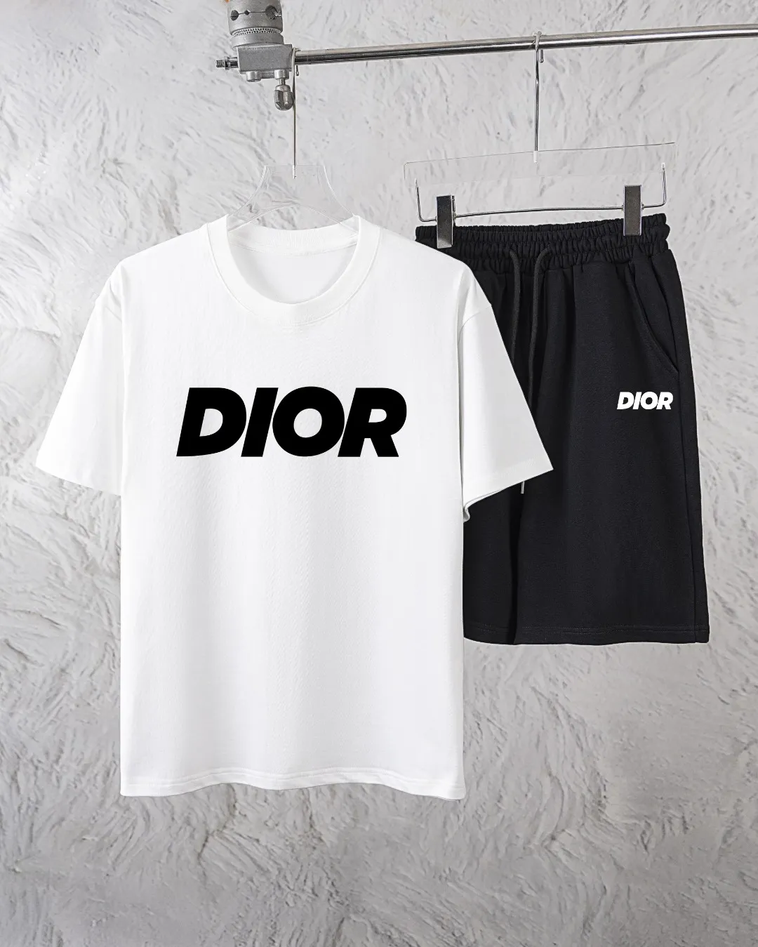 🅿️300 Dior Exclusively supplies the new trendy men’s fashionable round neck short-sleeved shorts suit, trendy and fashionable casual short-sleeved suit! It has high breathability and comfort, impeccable details, and brand element design concept, reflecting high quality. It presents a casual cut and the upper body shape is great! Material: 260g double yarn pure cotton short sleeves + 360g pure cotton terry shorts Size: S-XXL 🔥 (please state your height and weight when placing an order)