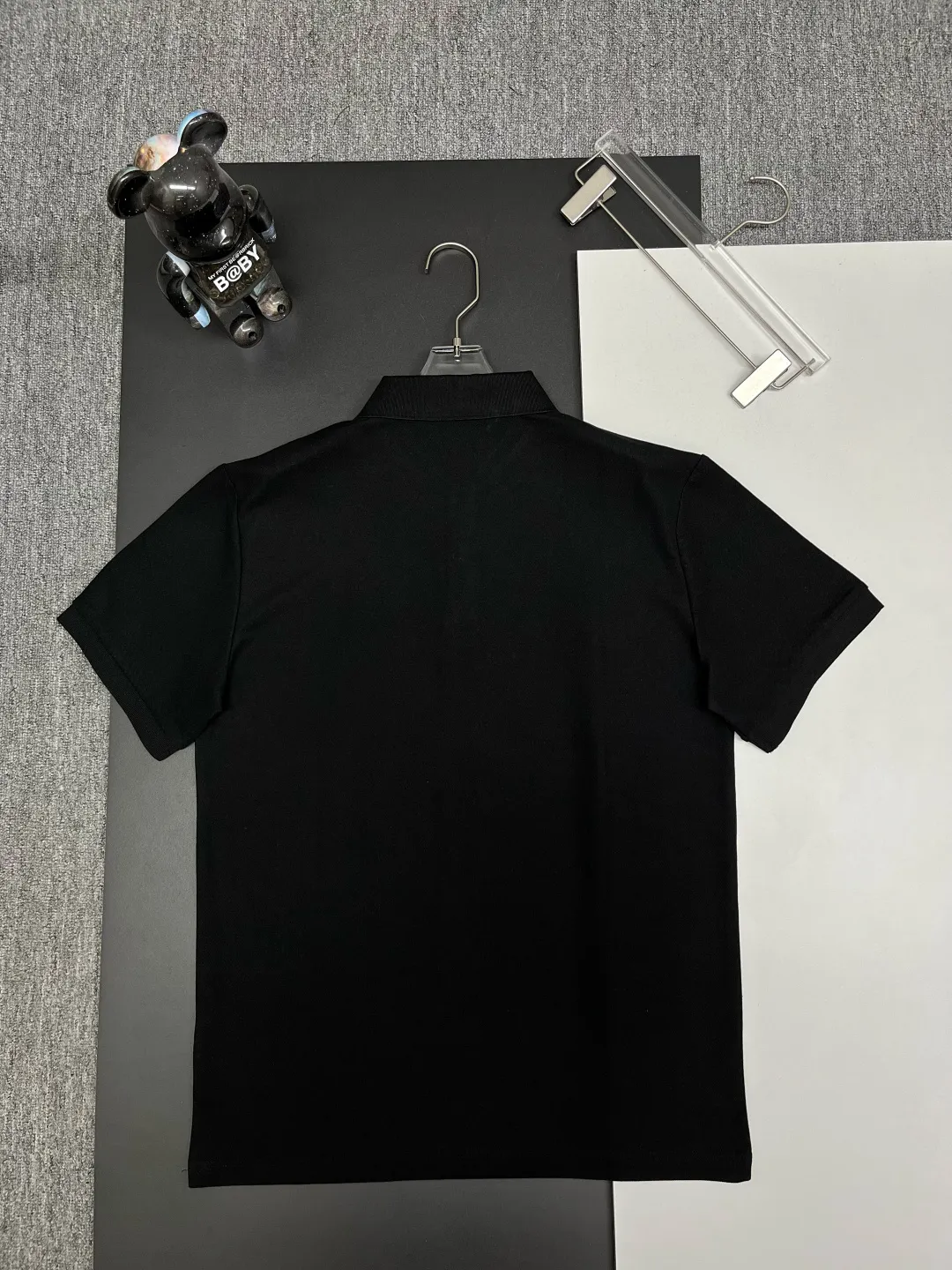 🅿️210 DIOR Dior embroidered new Polo shirt Original fabric Original customized accessories Official same style Made of 210g pure cotton pique fabric, customized same vat dyed fabric Very comfortable and smooth to the touch Very wide and stylish Produced by a first-line brand OEM factory Imported Behringer embroidery machine The embroidery is full and textured The collar ribs are woven with imported yarns, and they will not deform after long-term wear. The latest spring and summer style, fashionable and personalized Super versatile and good-looking. It is very suitable for both men and women. It is a must-have item for everyone. Color: Black White Size: S-XXL